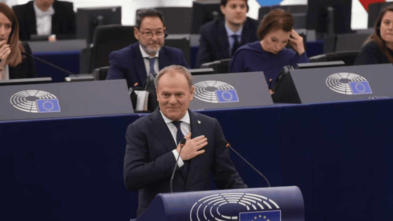 Współpraca Nawrockiego z Tuskiem. Najnowszy sondaż nie pozostawia złudzeń