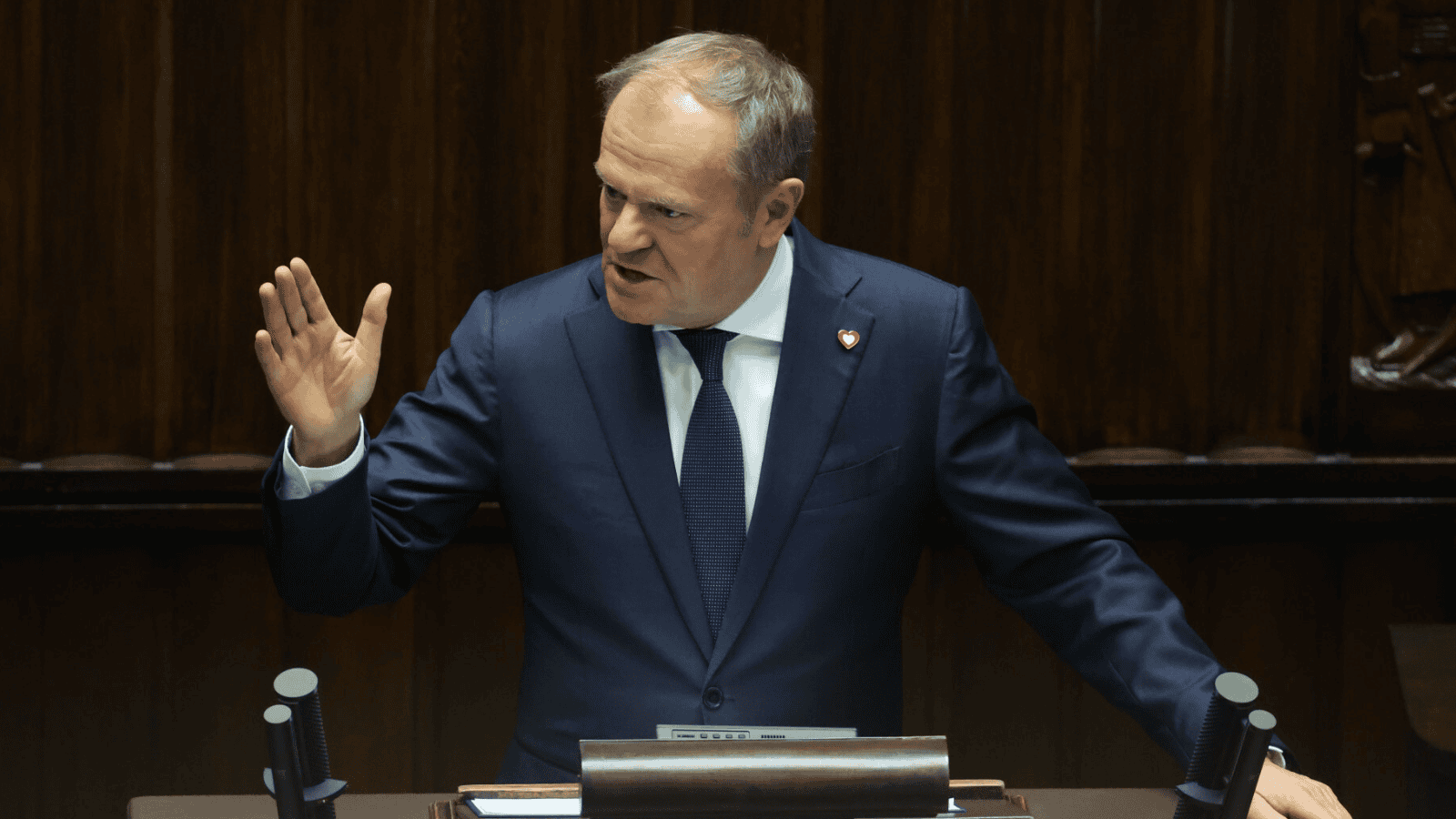 Tusk zwrócił się w ten sposób do posła PiS. Nagranie obiegło sieć