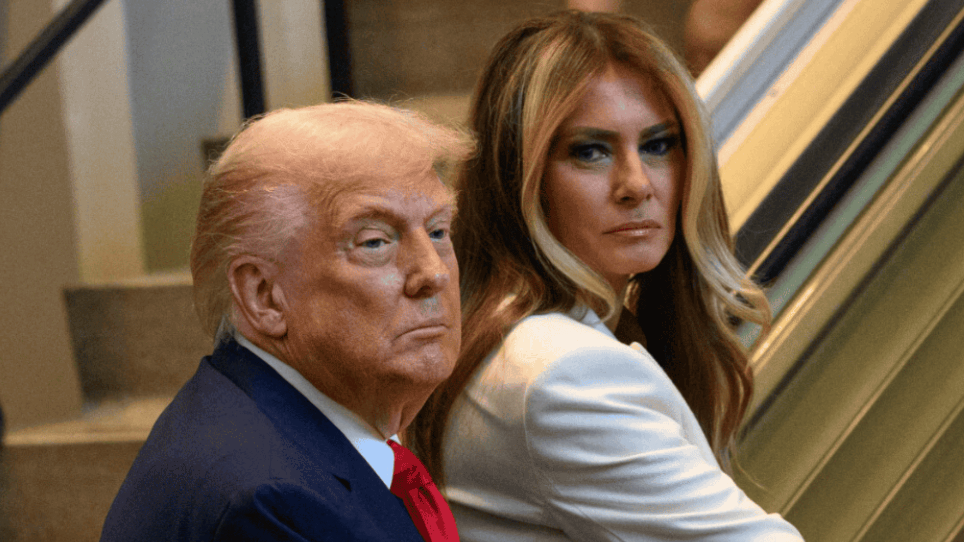 Melania Trump jak Brigitte Macrone! Sceny w samolocie. Tak zareagował Donald