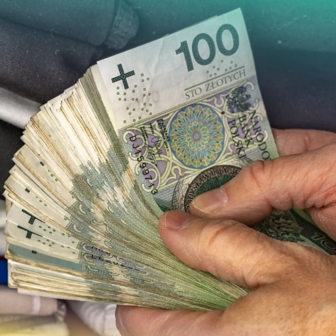 Dorabiasz na emeryturze i rencie? Przy tym zarobku koniecznie zgłoś się do ZUS. Inaczej stracisz świadczenie