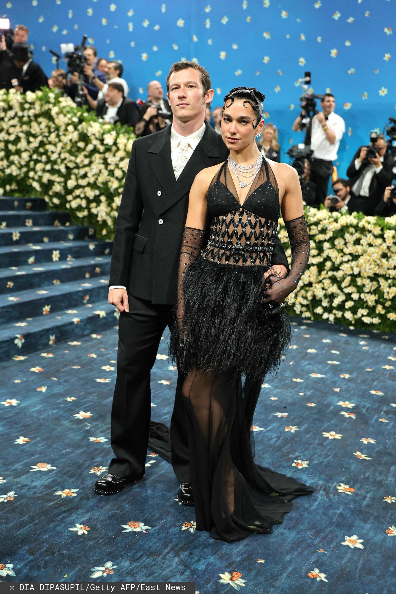 MET Gala 2025. Kreacje gwiazd: Miley Cyrus, Dua Lipa, Sabrina Carpenter i wiele innych