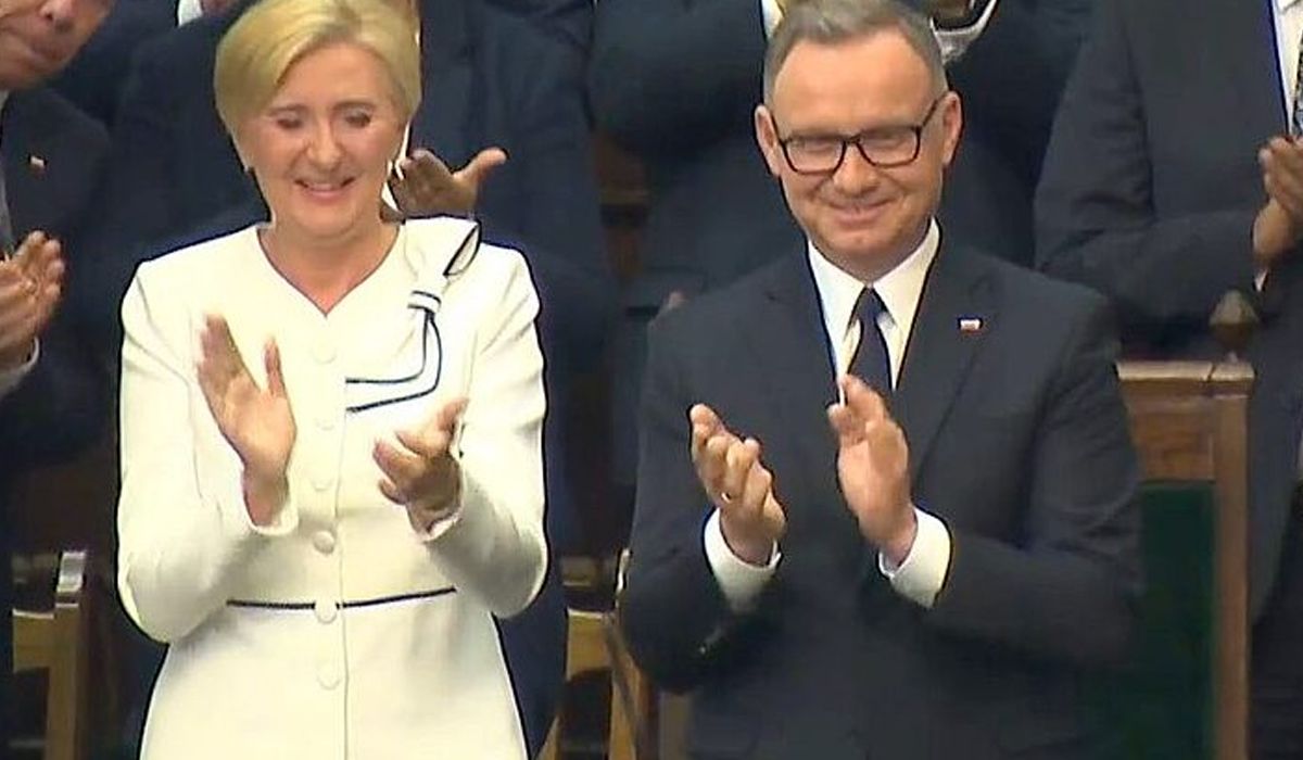 To Duda z żoną pokazali po przysiędze Nawrockiego. Wszystkie kamery na nich