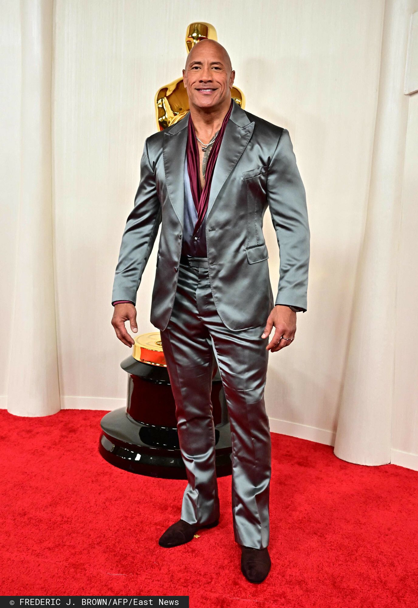 Dwayne Johnson (kreacja: Dolce&Gabbana) – Oscary 2024, fot. EastNews