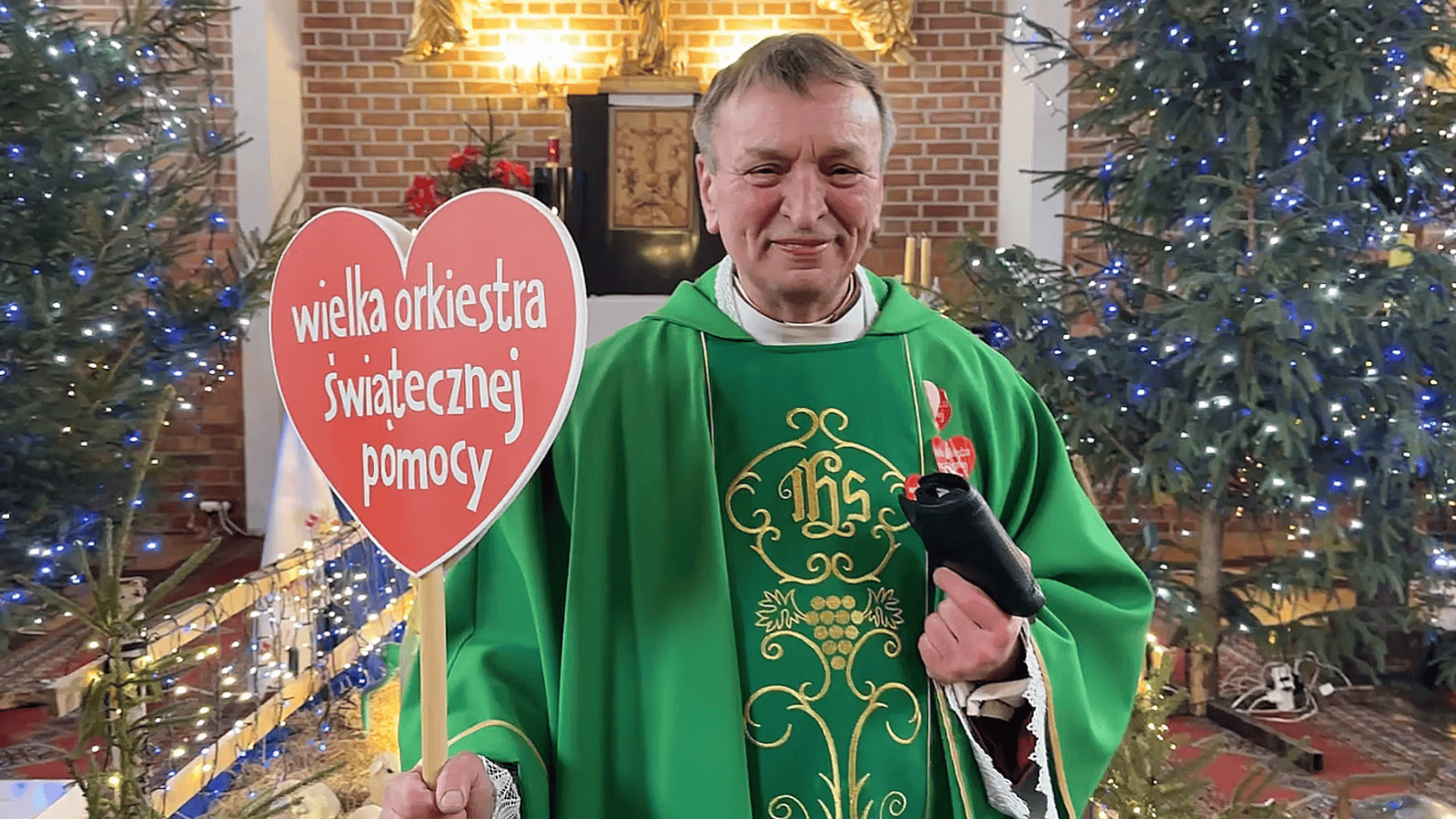 TYLKO U NAS! Ksiądz z Elbląga zamienił tacę na puszki WOŚP. Osobisty dramat zmienił jego perspektywę