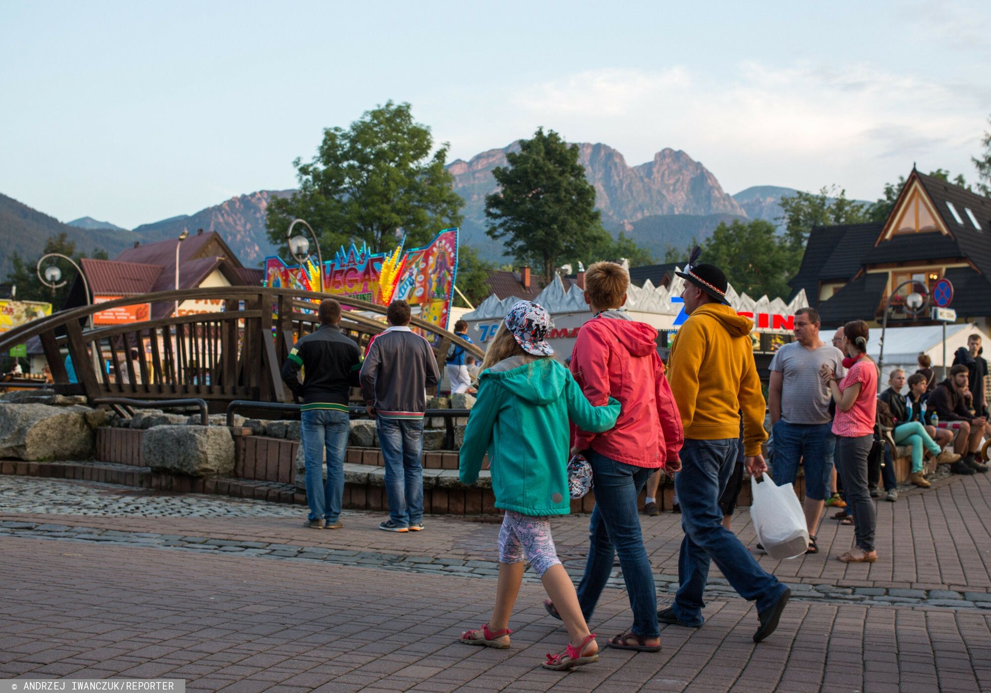 Brakuje rąk do pracy przed Świętami. Firmy już łowią pracowników, tyle płacą "na rękę"
