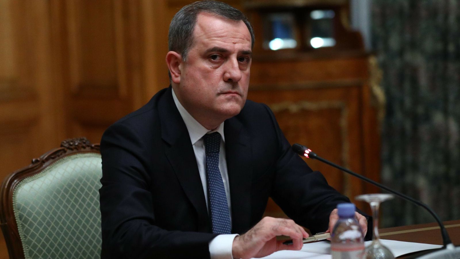 "Zamyka ambasadę, podnosi gotowość sił zbrojnych". Kolejny kraj włączy się do wojny na Bliskim Wschodzie?