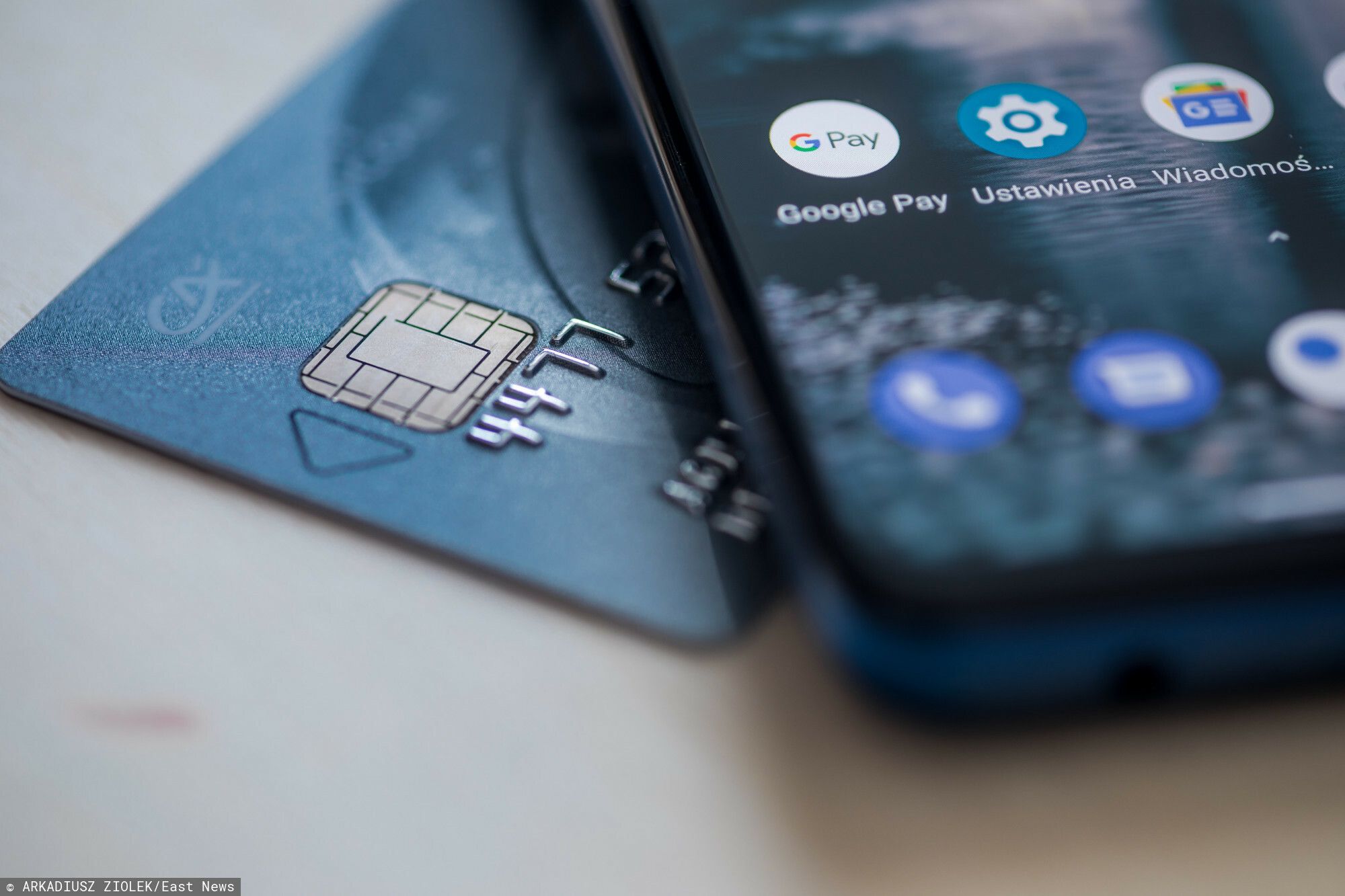 karta-kredytowa-smartfon
