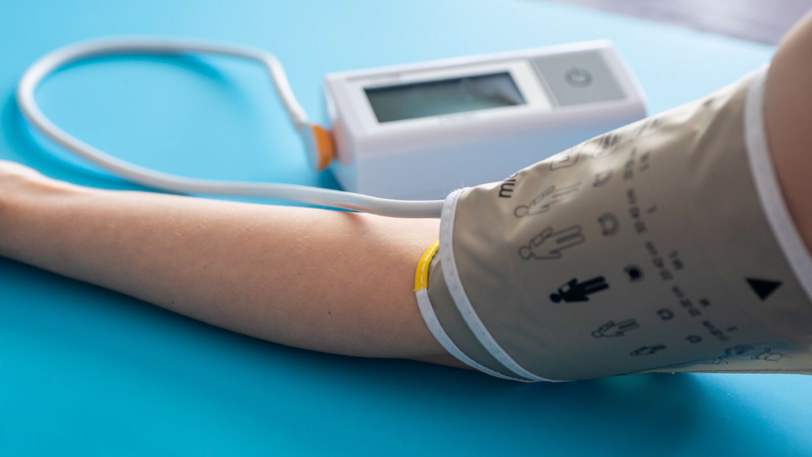 Lekarz zapuka do twoich drzwi i przyjmie bez płacenia. Te przypadki obejmuje NFZ