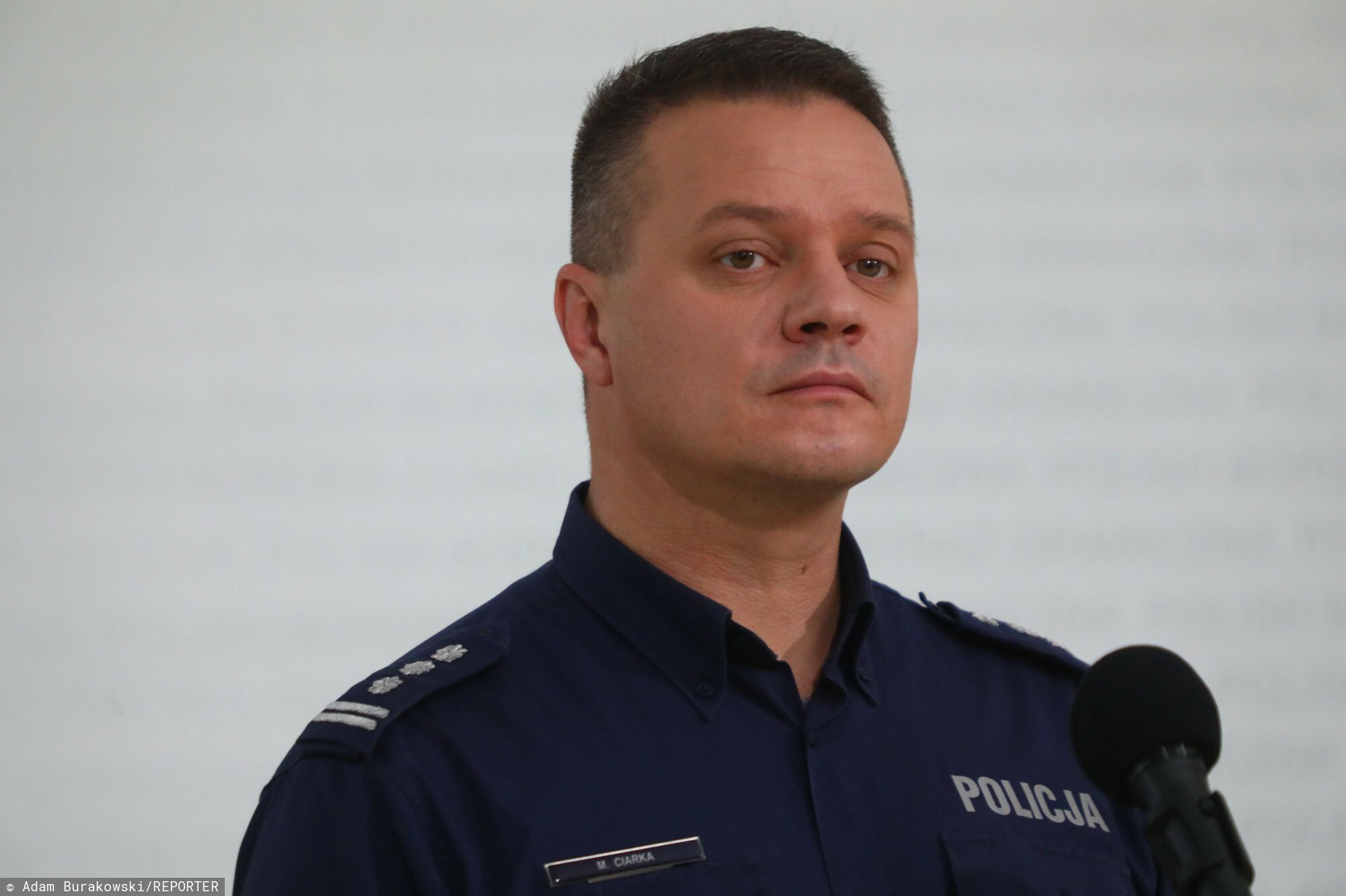  Tajemniczy oszust w kręgach władzy. Wstrząsający film dziennikarzy Gońca