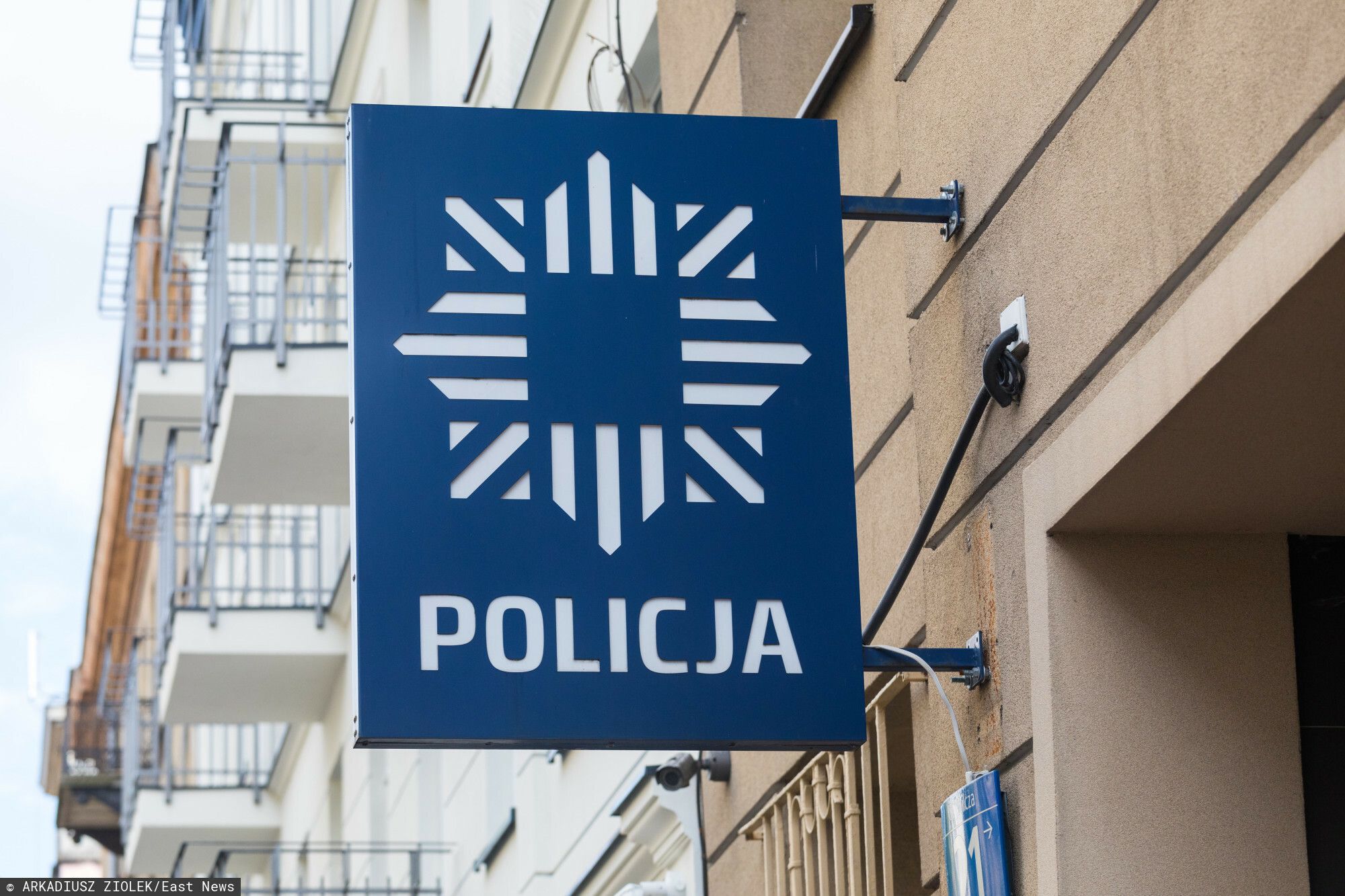 Banner na posterunku Policji