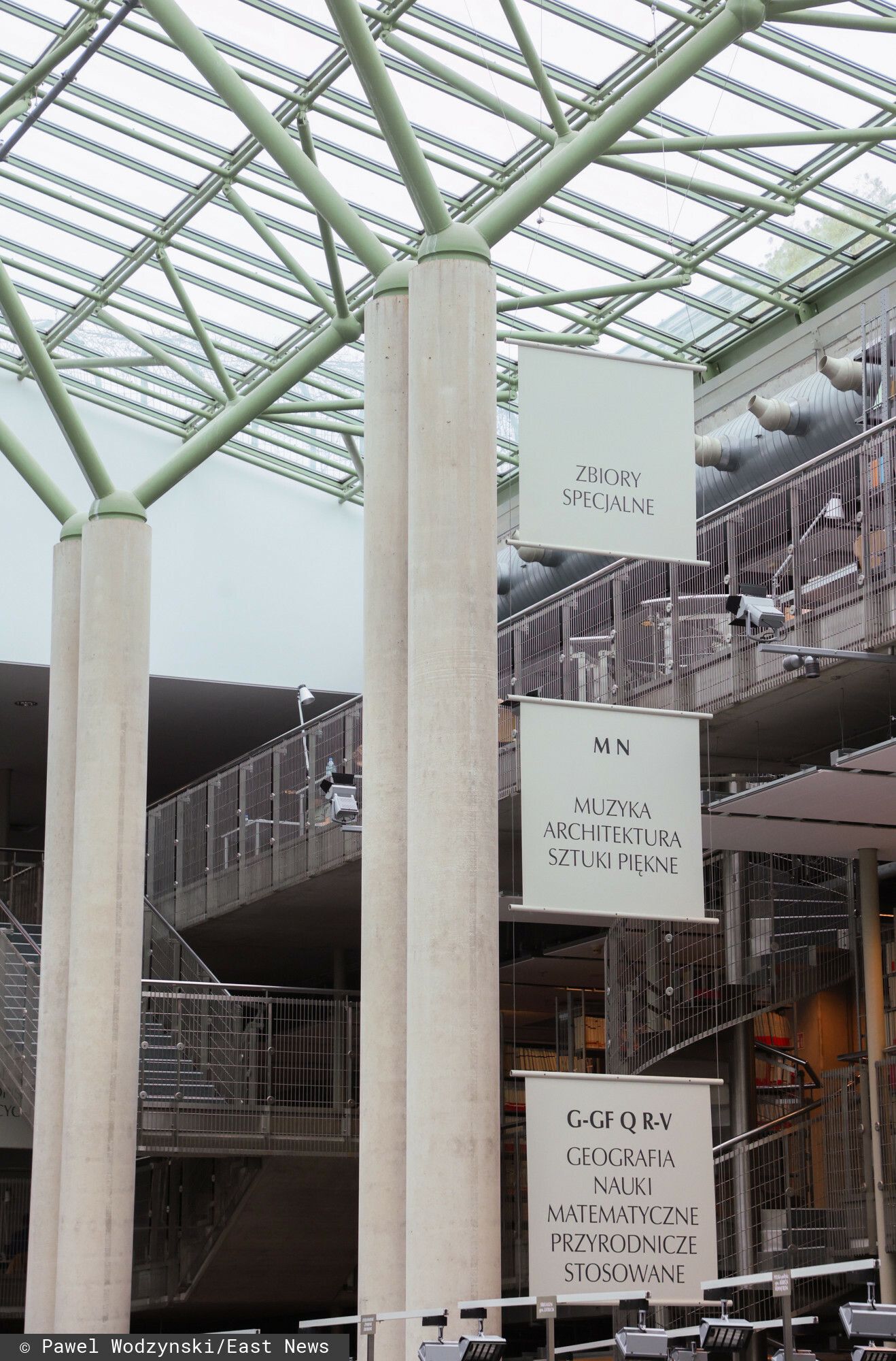 Pilna ewakuacja w Bibliotece Uniwersyteckiej UW. Trwa wielka akcja służb