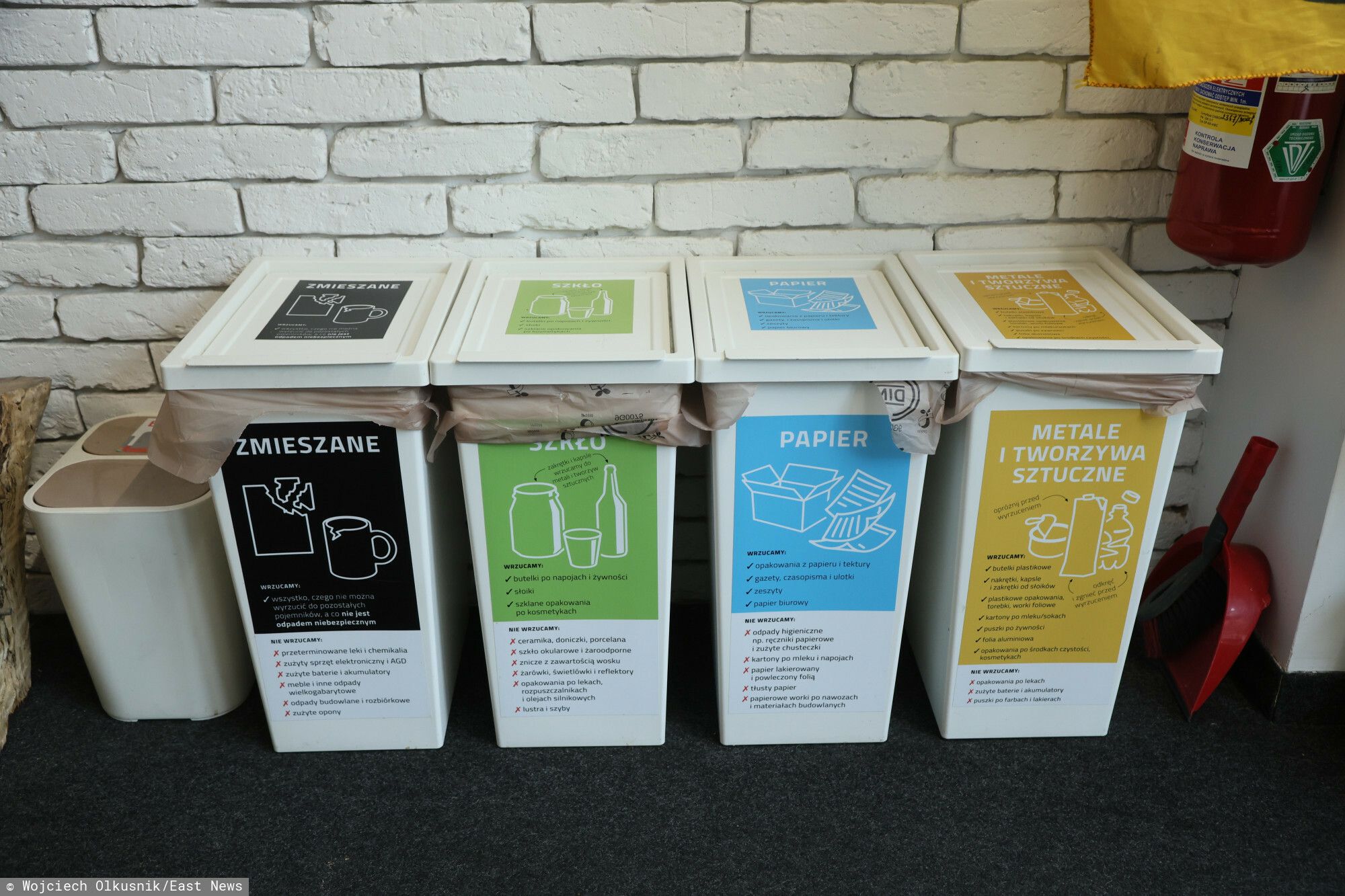 Polacy popełniają ten błąd nagminnie. To nigdy nie powinno lądować w niebieskim worku