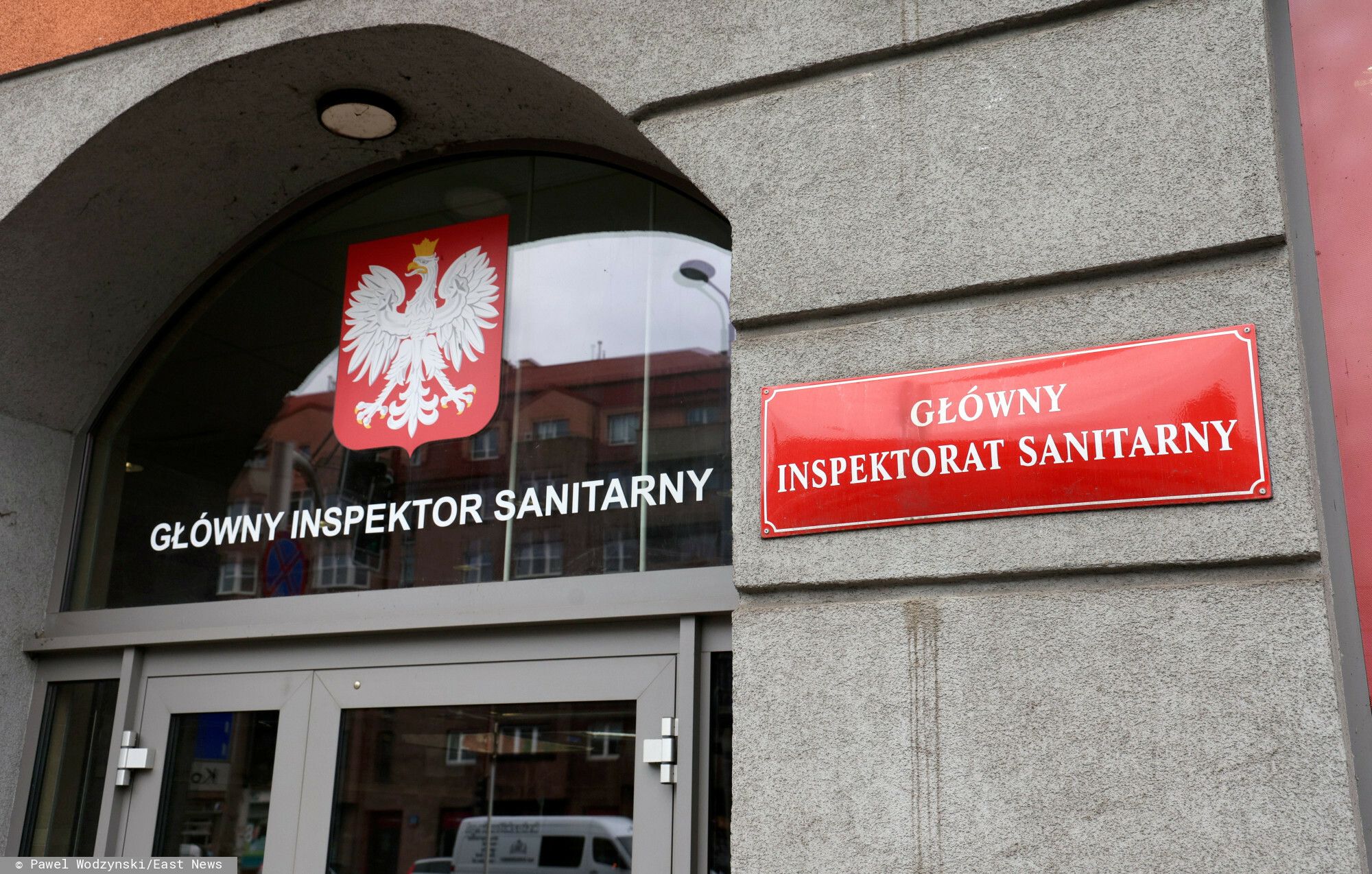 Partia błyskawicznie wycofana ze sprzedaży. Wykryto groźną bakterię w kosmetyku