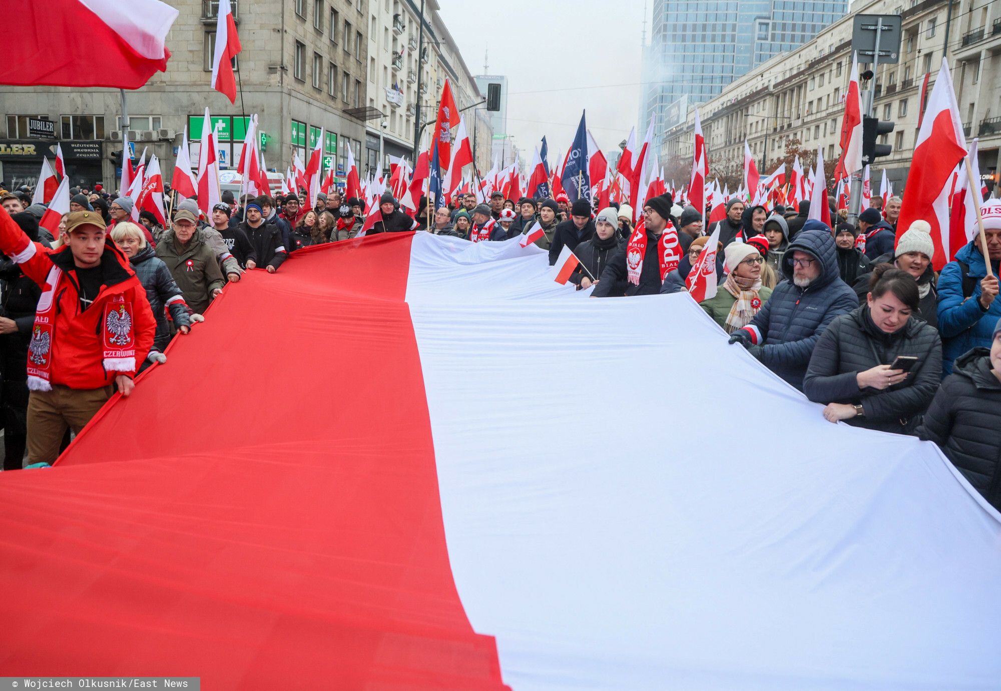 Długi weekend w listopadzie. Tak będą działać sklepy i urzędy, Polacy muszą wiedzieć