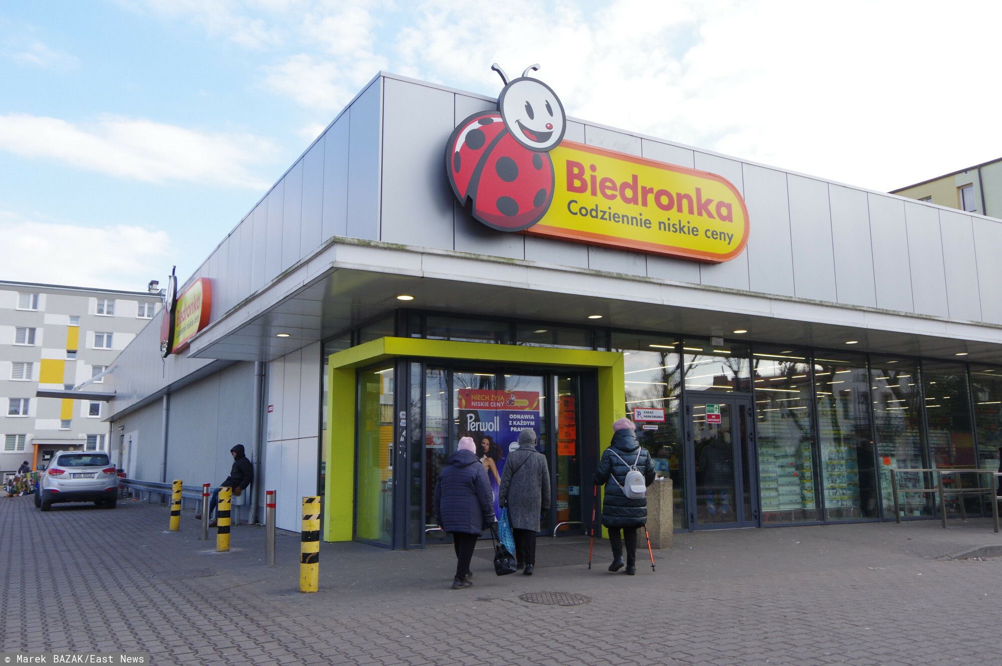 W Biedronce powariowali. W czwartek i piątek klienci będą wynosić pełne koszyki, ale są limity