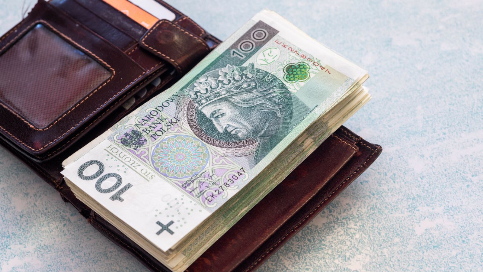 Płaca minimalna w 2027 roku. Tyle Polacy mają zarabiać "na rękę", zbliżamy się do granicy