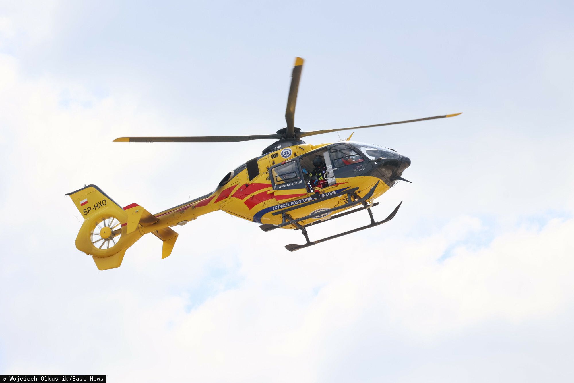Dramat na DK10. 8-latka wybiegła zza auta. Służby w akcji, lądował śmigłowiec LPR