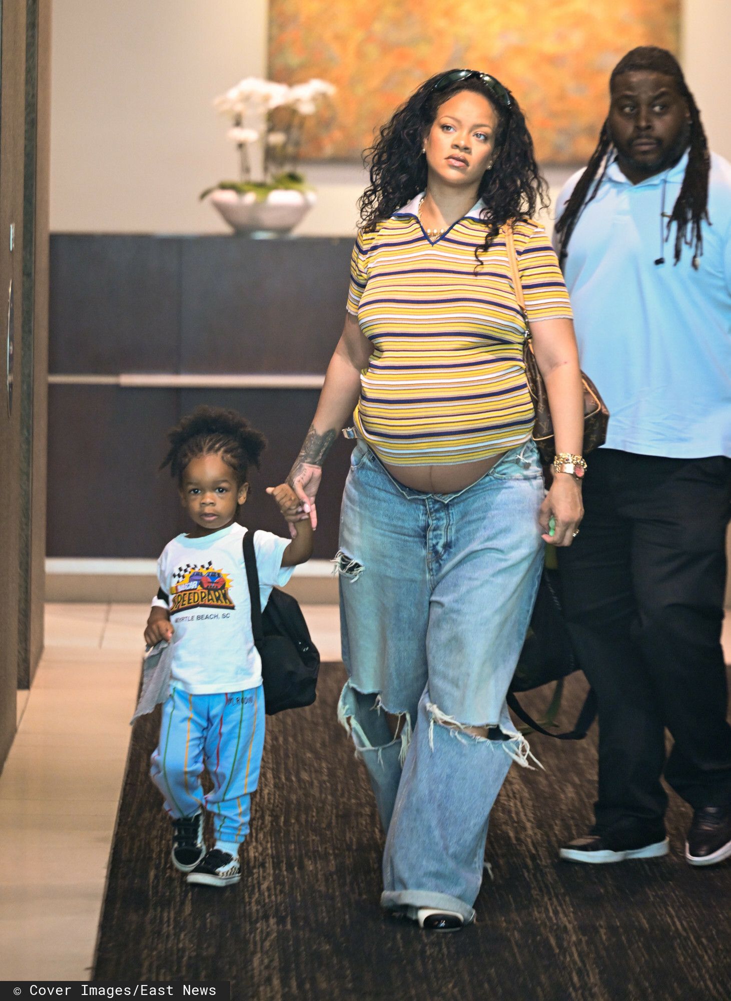 PILNE! Rihanna w niebezpieczeństwie. Przed jej domem zebrała się policja