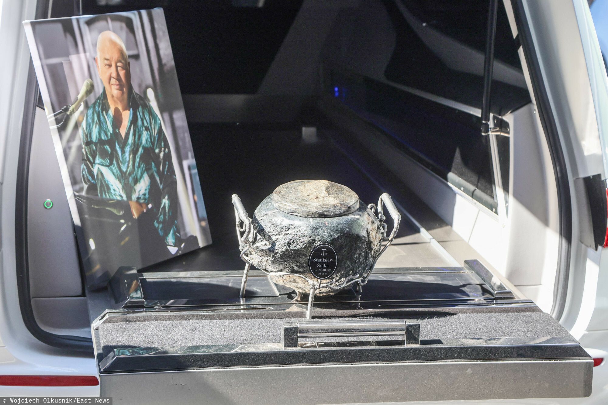 Pogrzeb Stanisława Sojki. Symboliczny wygląd urny z prochami artysty