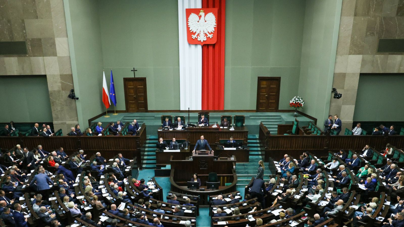 Jest nowy sondaż. Przetasowanie na polskiej scenie politycznej, znane partie poniżej progu wyborczego
