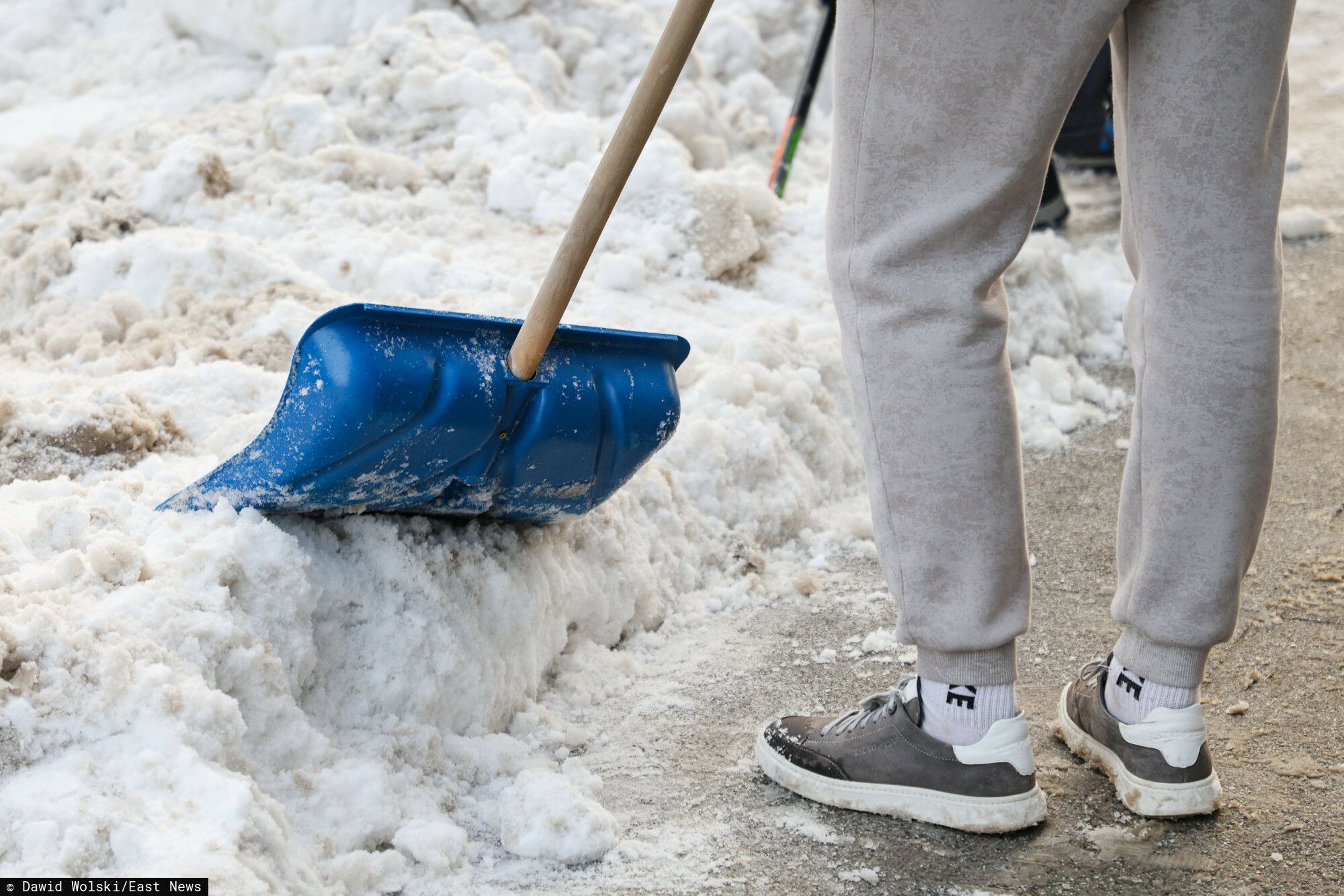 To najtrudniejsza zima od lat. Z Lotniska Chopina wywożą tony śniegu