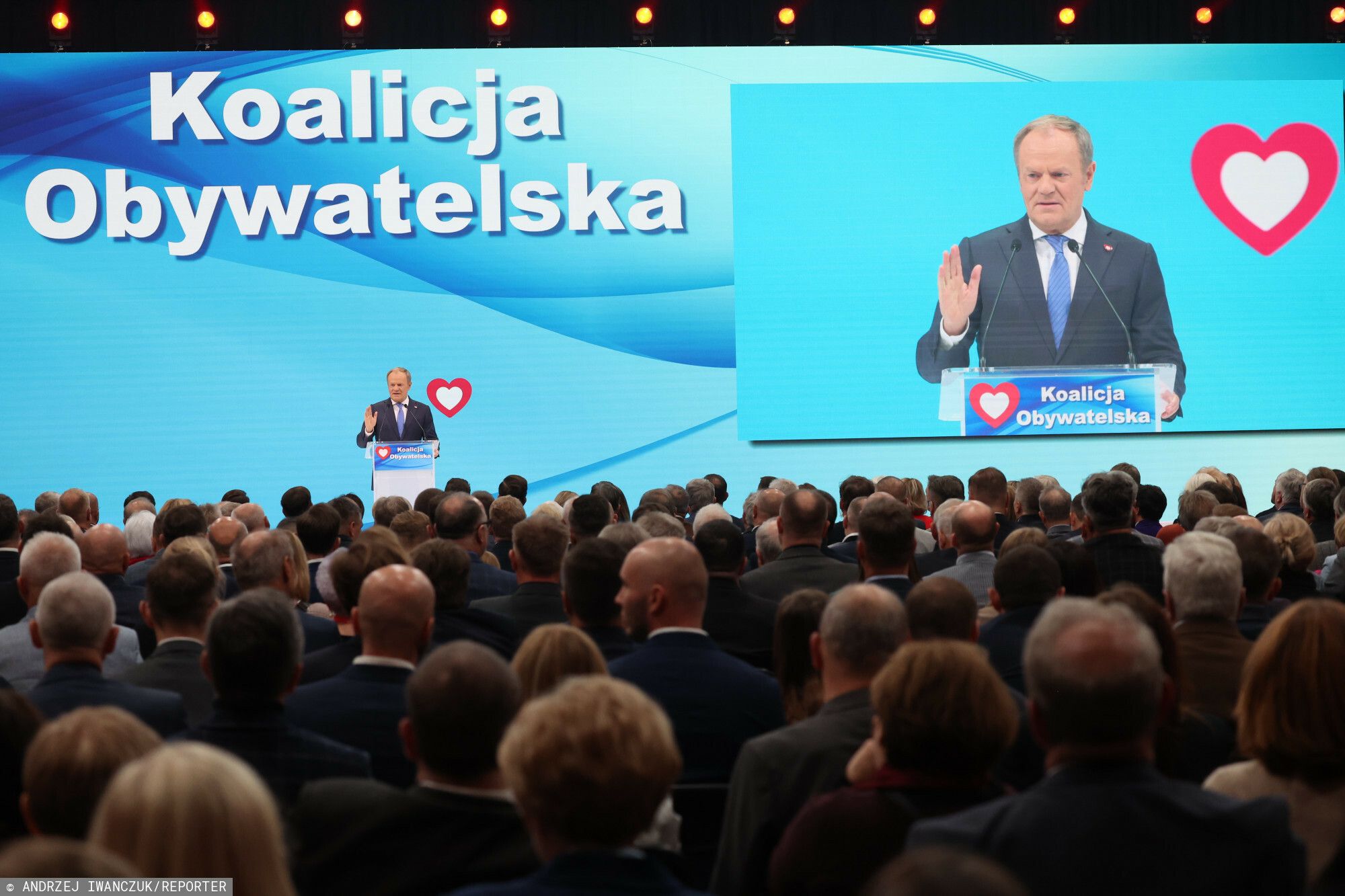 Przed Tuskiem arcytrudna decyzja. Tylko w ten sposób uda mu się utrzymać władzę