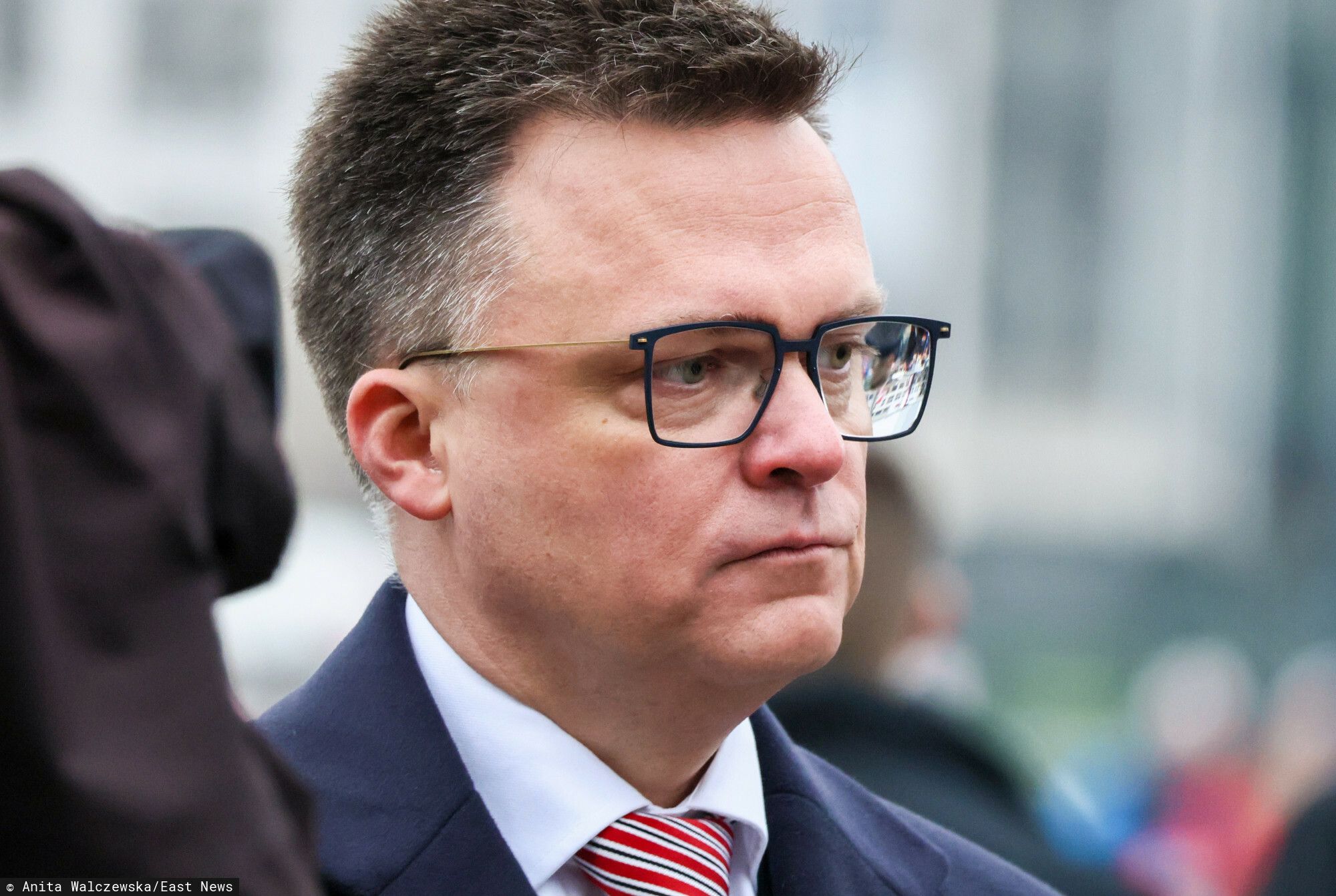 Karol Nawrocki może powoli zacząć się obawiać. Są rywale, którzy depczą mu po piętach. Zaskakujący sondaż