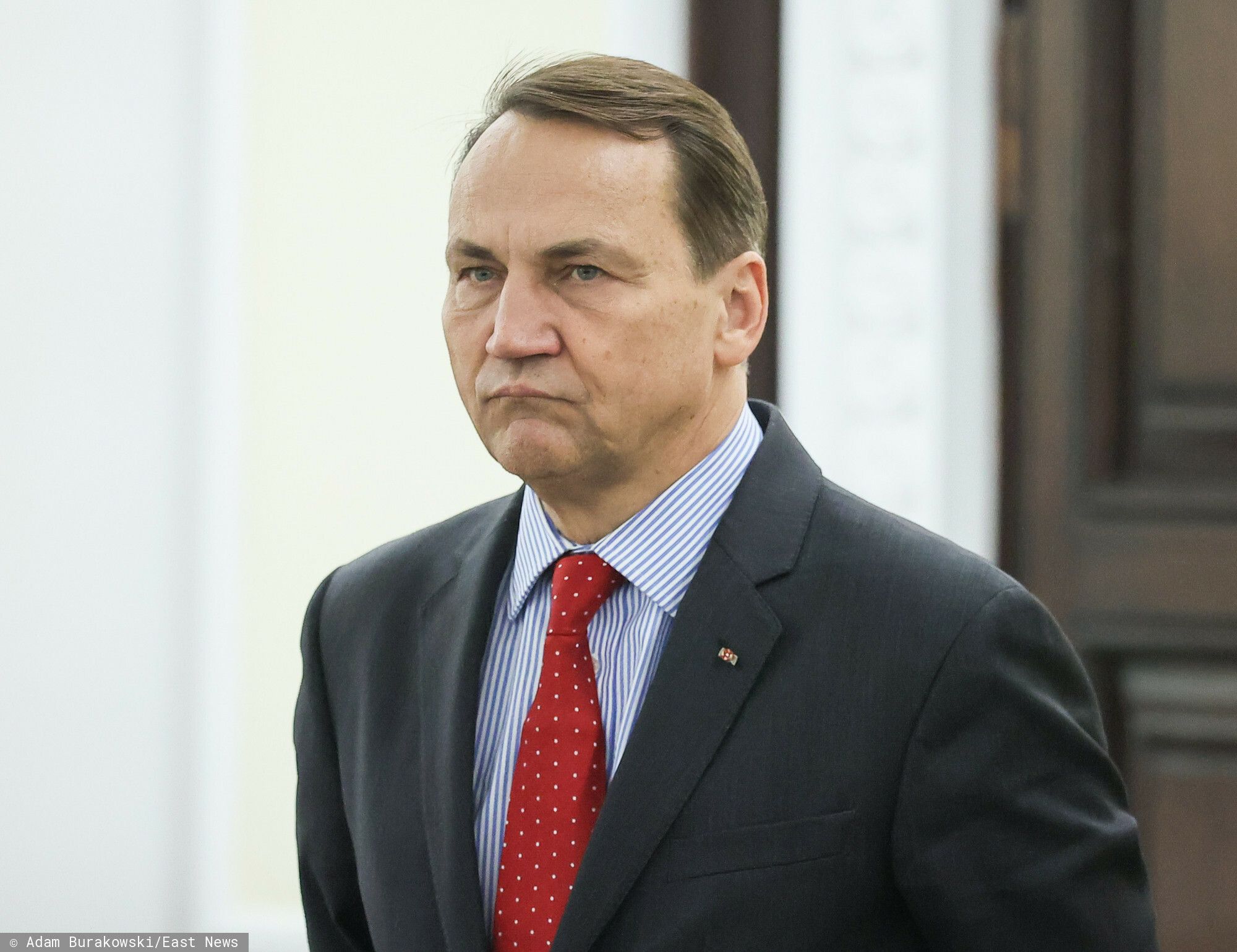 Karol Nawrocki może powoli zacząć się obawiać. Są rywale, którzy depczą mu po piętach. Zaskakujący sondaż
