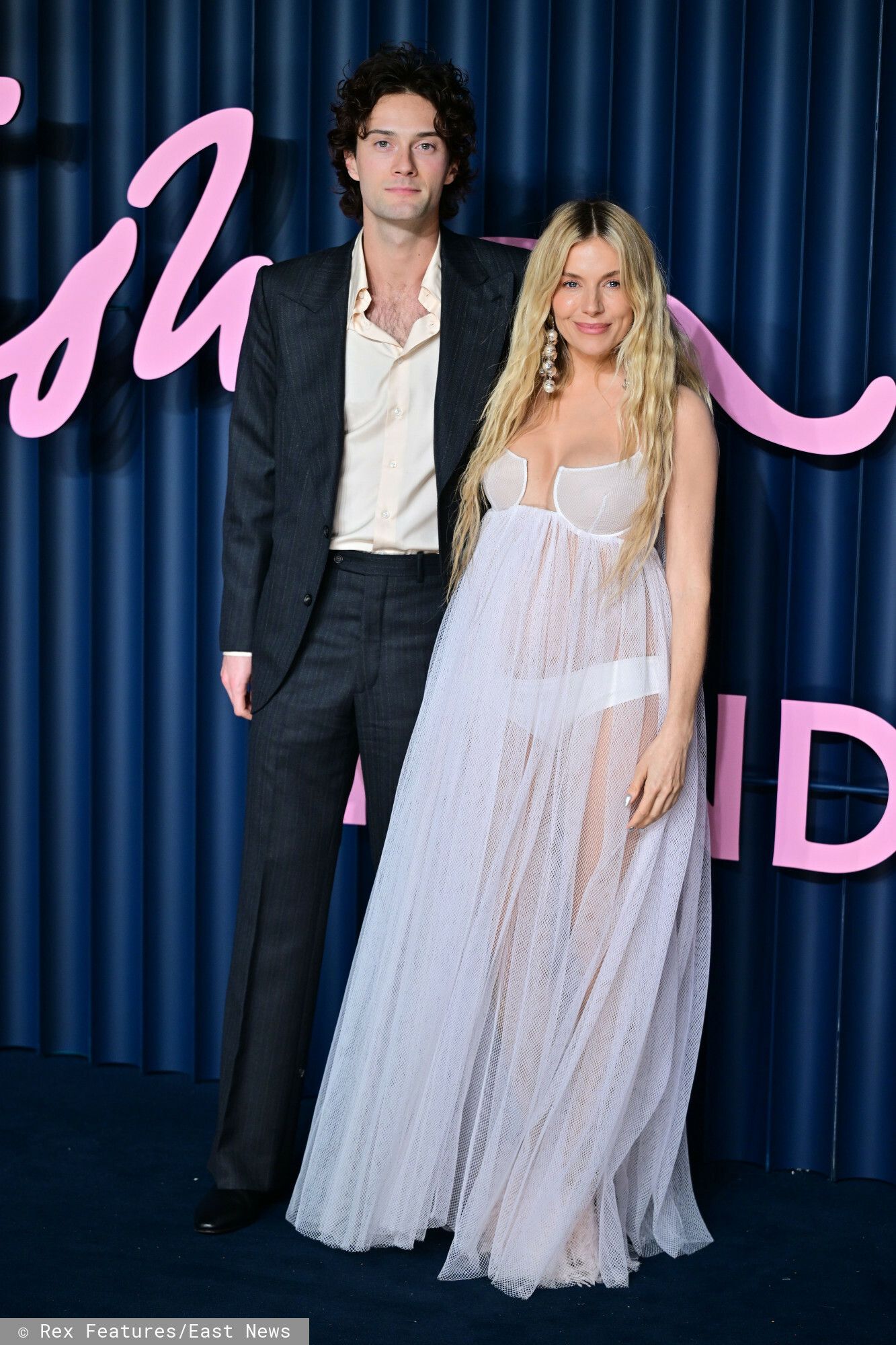 Kolejne dwie gwiazdy w ciąży! Przyszły na ściankę i obie pochwaliły się brzuszkami