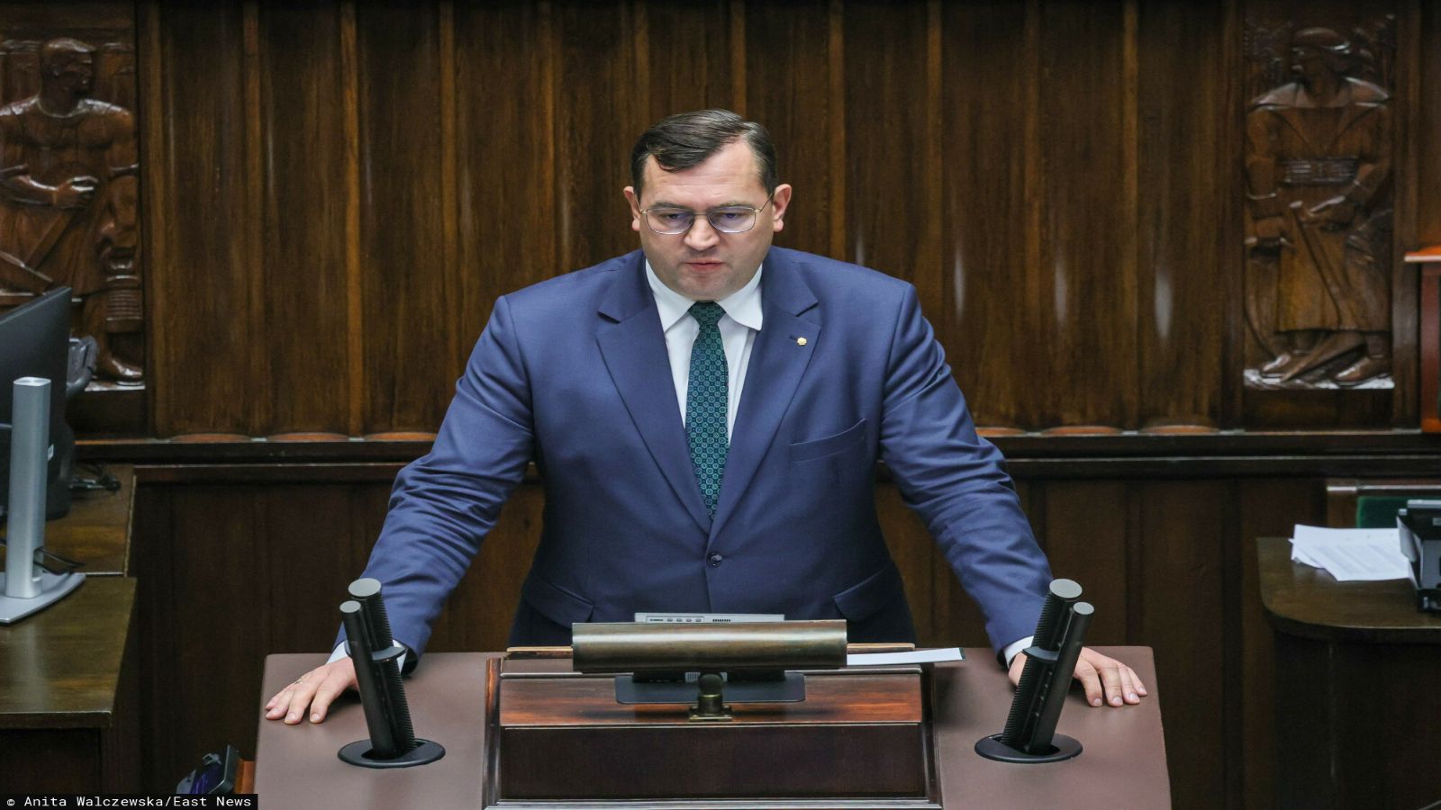 Awantura w Sejmie. Posłowie krzyczą "do dymisji"