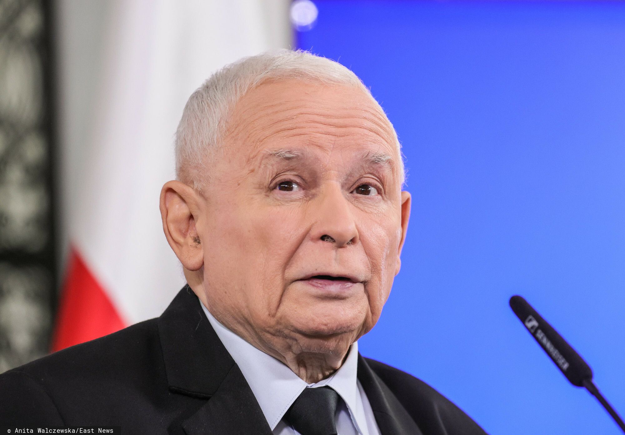 Karol Nawrocki może powoli zacząć się obawiać. Są rywale, którzy depczą mu po piętach. Zaskakujący sondaż