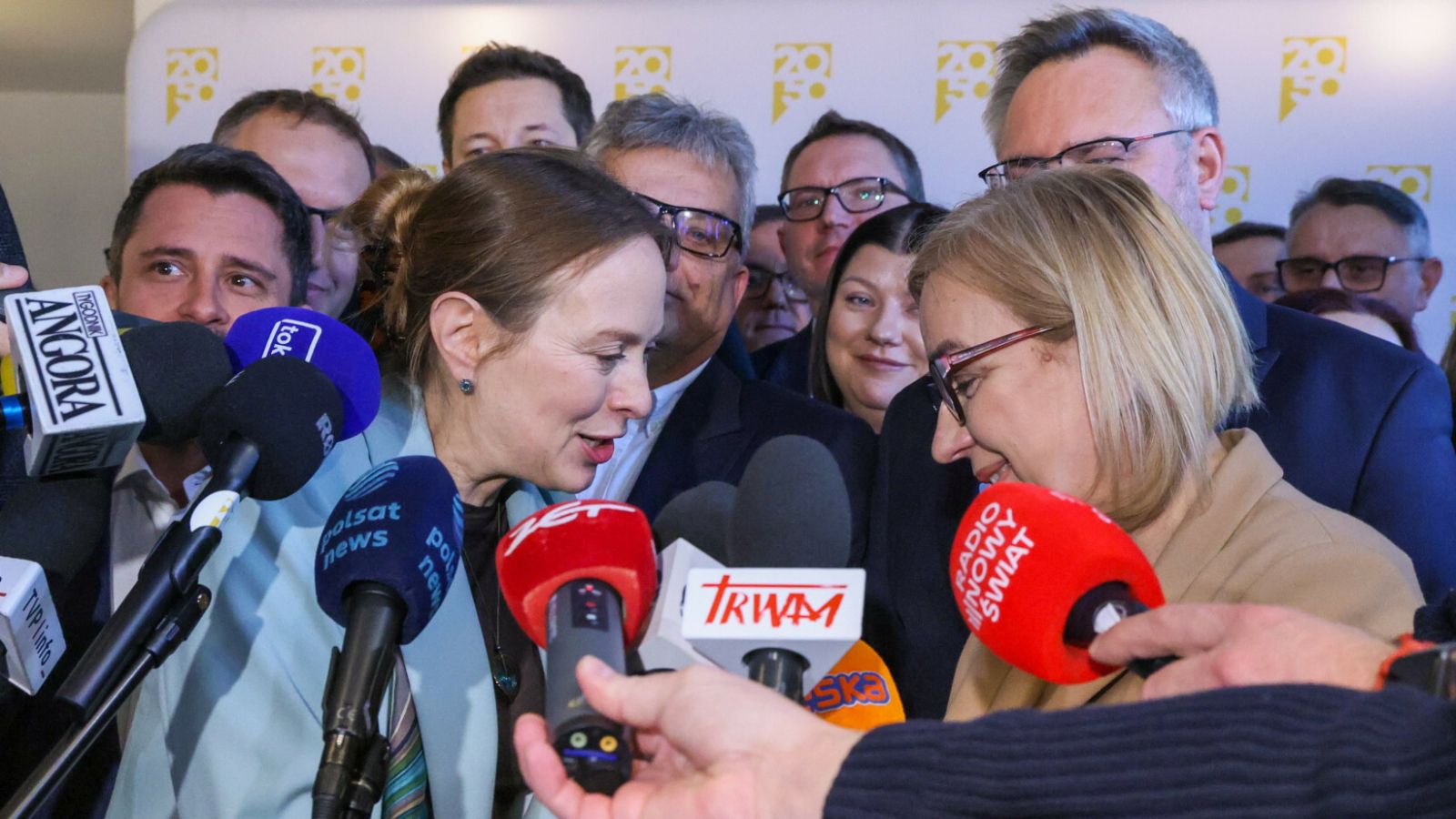 Rośnie napięcie w Polsce 2050. Głośno o tym, co zrobił Hołownia, wymowny gest