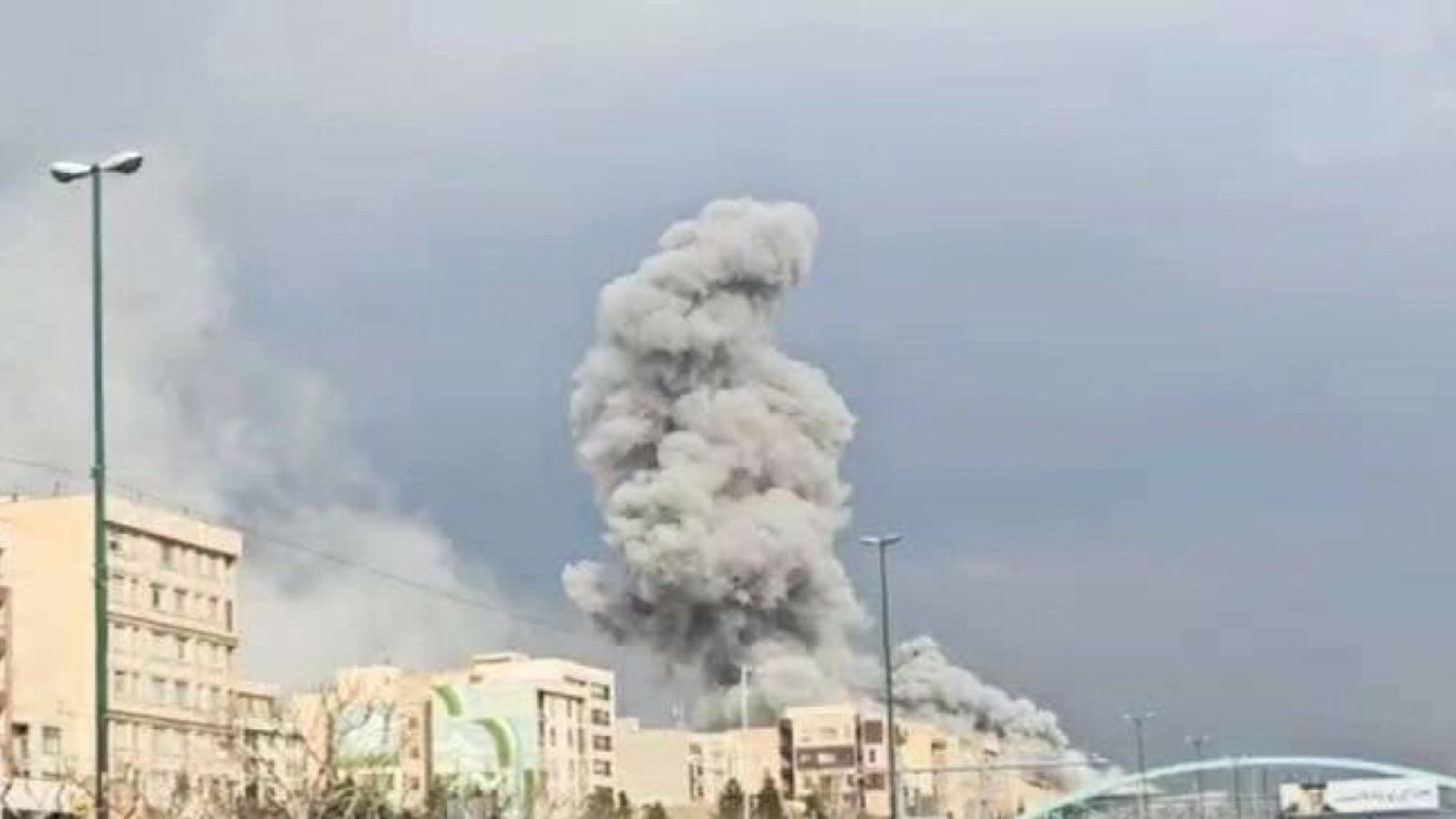 Szokujące, co spada z nieba po uderzeniu na Iran