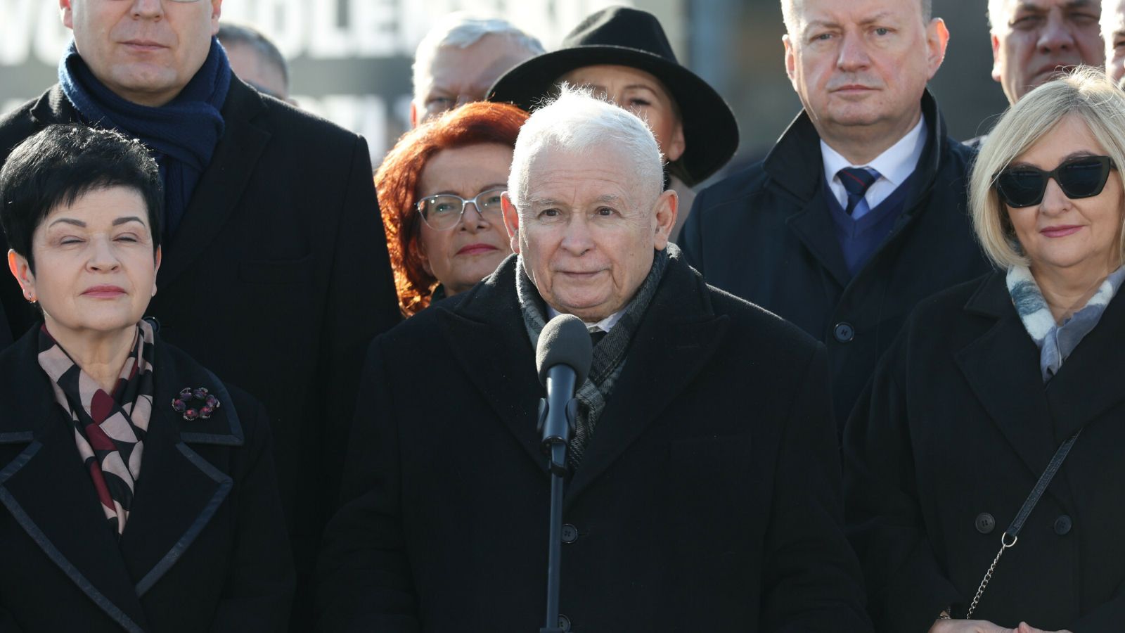 Gorąco na miesięcznicy smoleńskiej. Kaczyński zaczął przemawiać i rozległy się krzyki