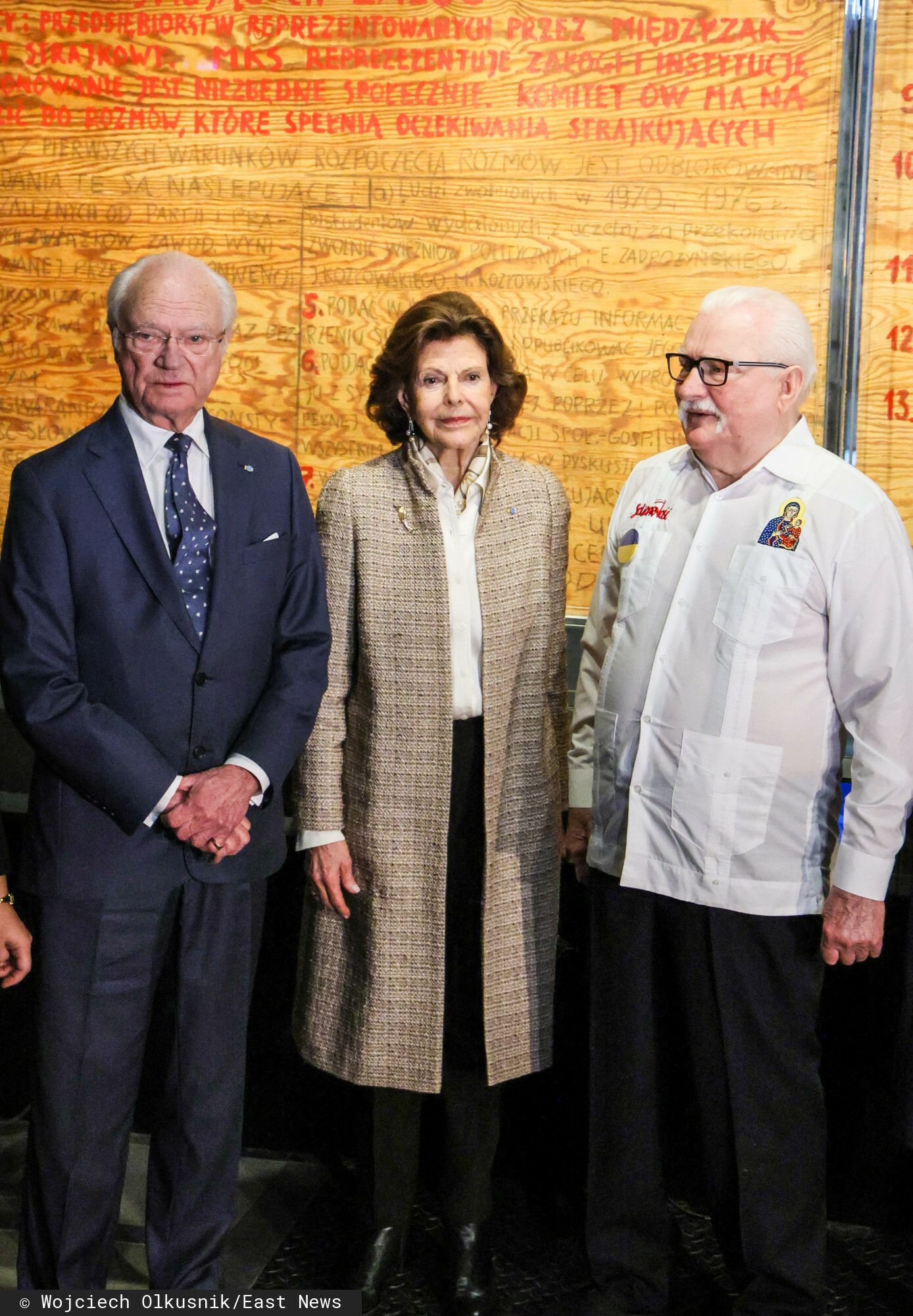 Tak Wałęsa wystroił się na spotkanie z królewską parą ze Szwecji. Co on ma na koszuli?!