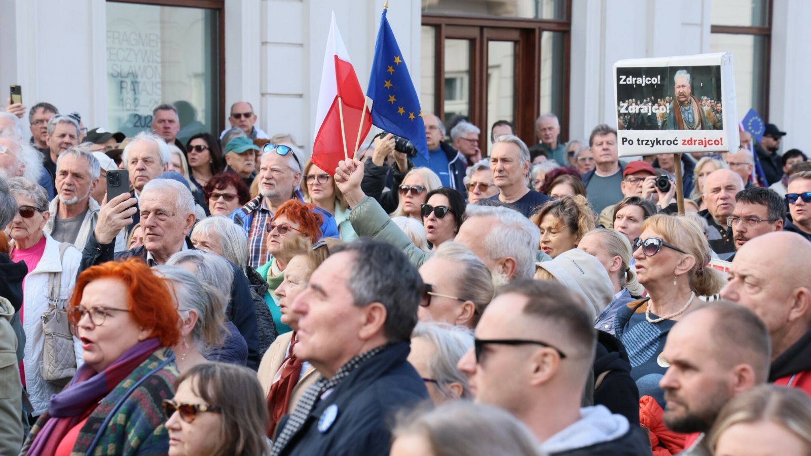 W kraju wrze po decyzji Nawrockiego ws. SAFE. Takiego zwrotu w sondażu nikt nie przewidział