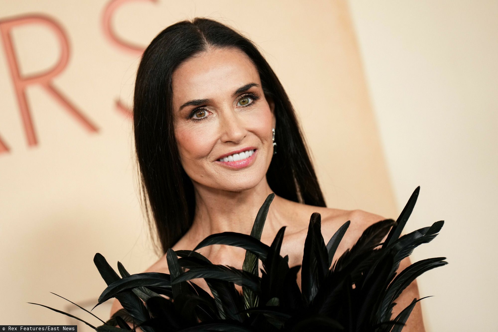 Demmi Moore oczarowała wszystkich tym lookiem na Oscarach. Kreacja zapiera dech