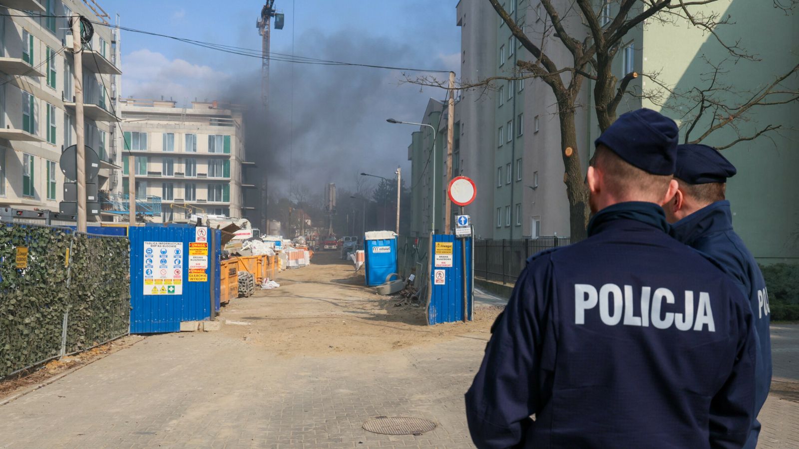 Warszawa. Pożar na budowie. Straż pożarna w akcji