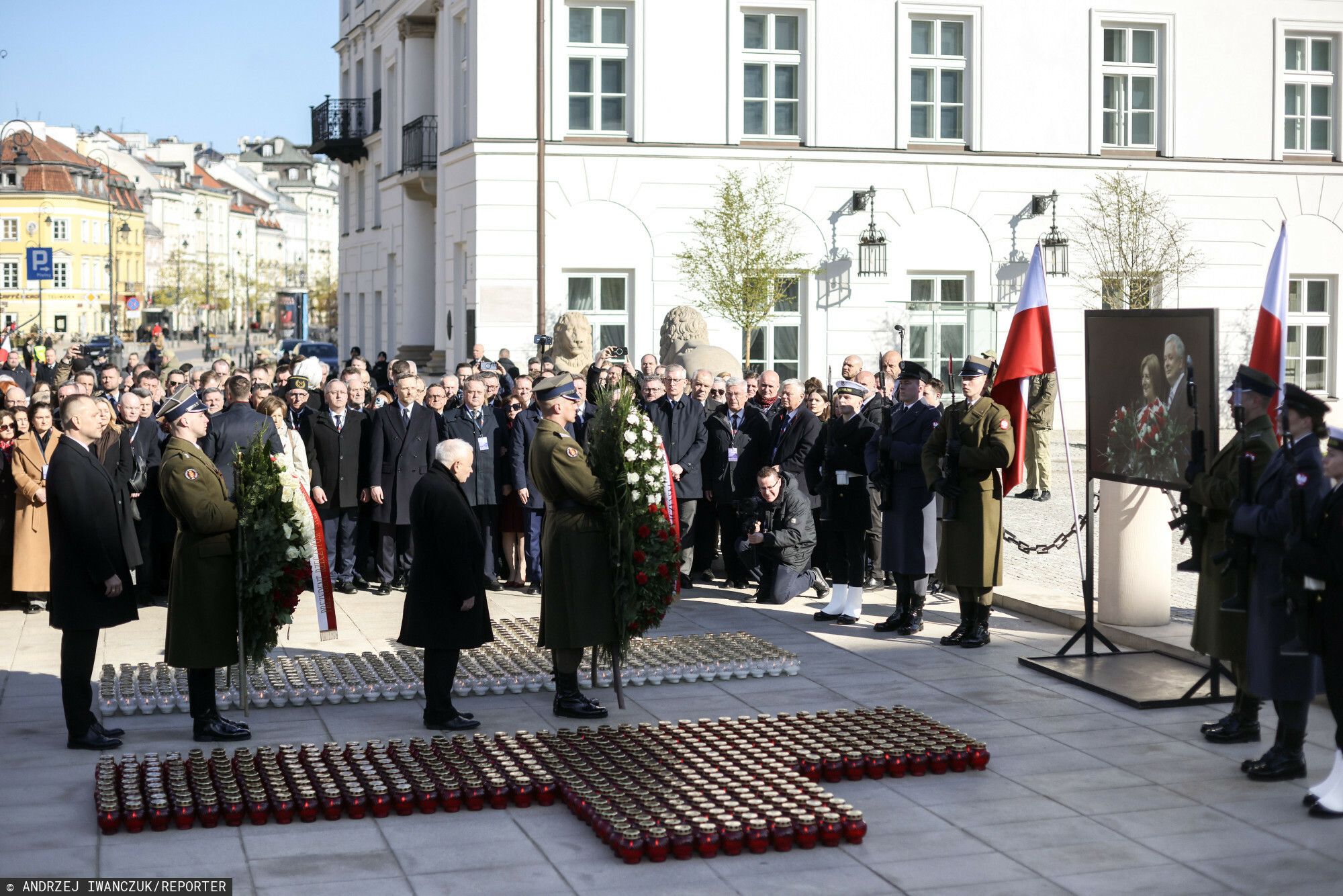 Interwencja policji i okrzyki podczas rocznicy Smoleńska. „Chcieli zniszczyć tę wspólnotę”