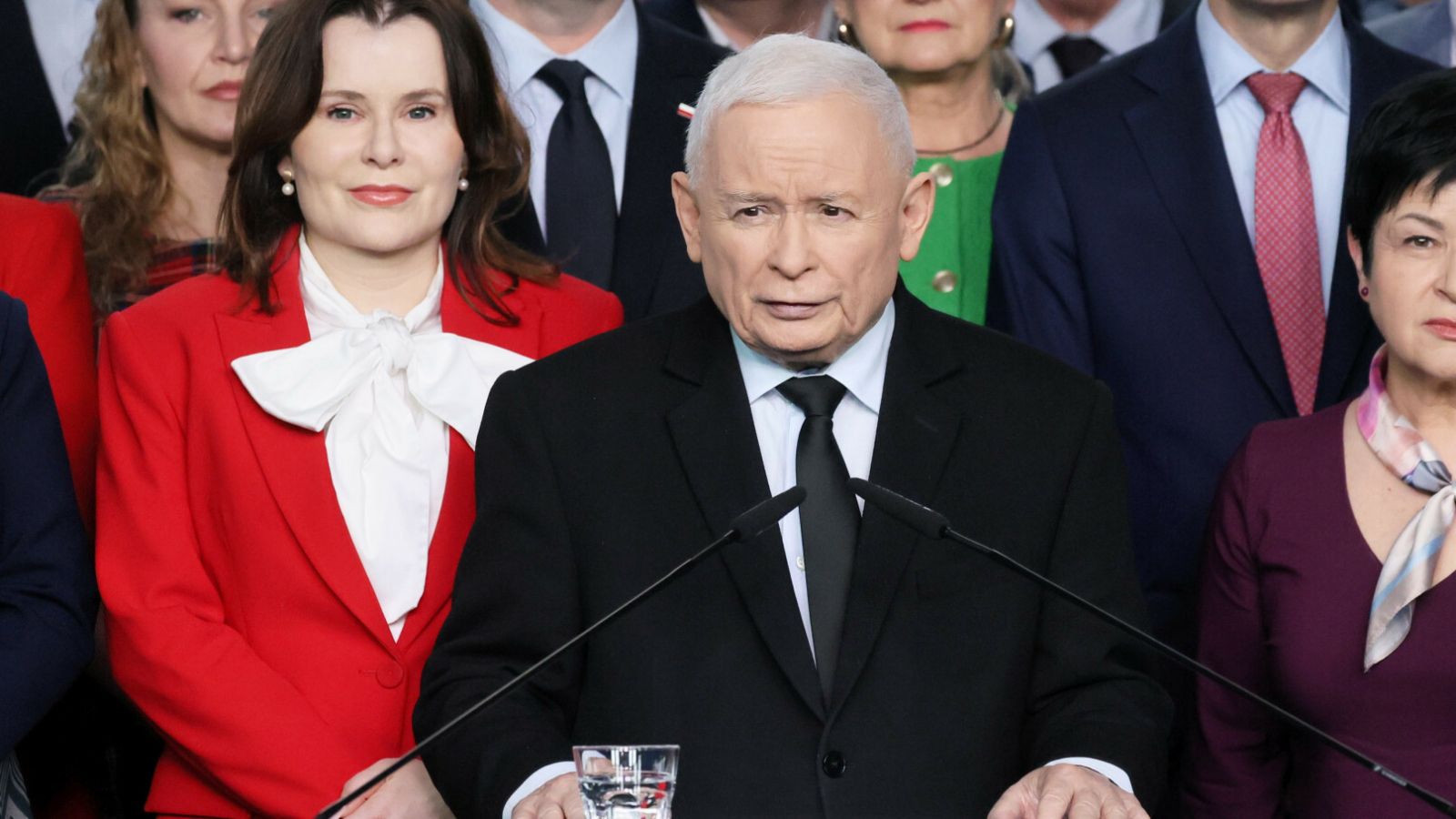 Było tuż po 14:00, kiedy Kaczyński ogłosił. "Mamy poważne trudności"