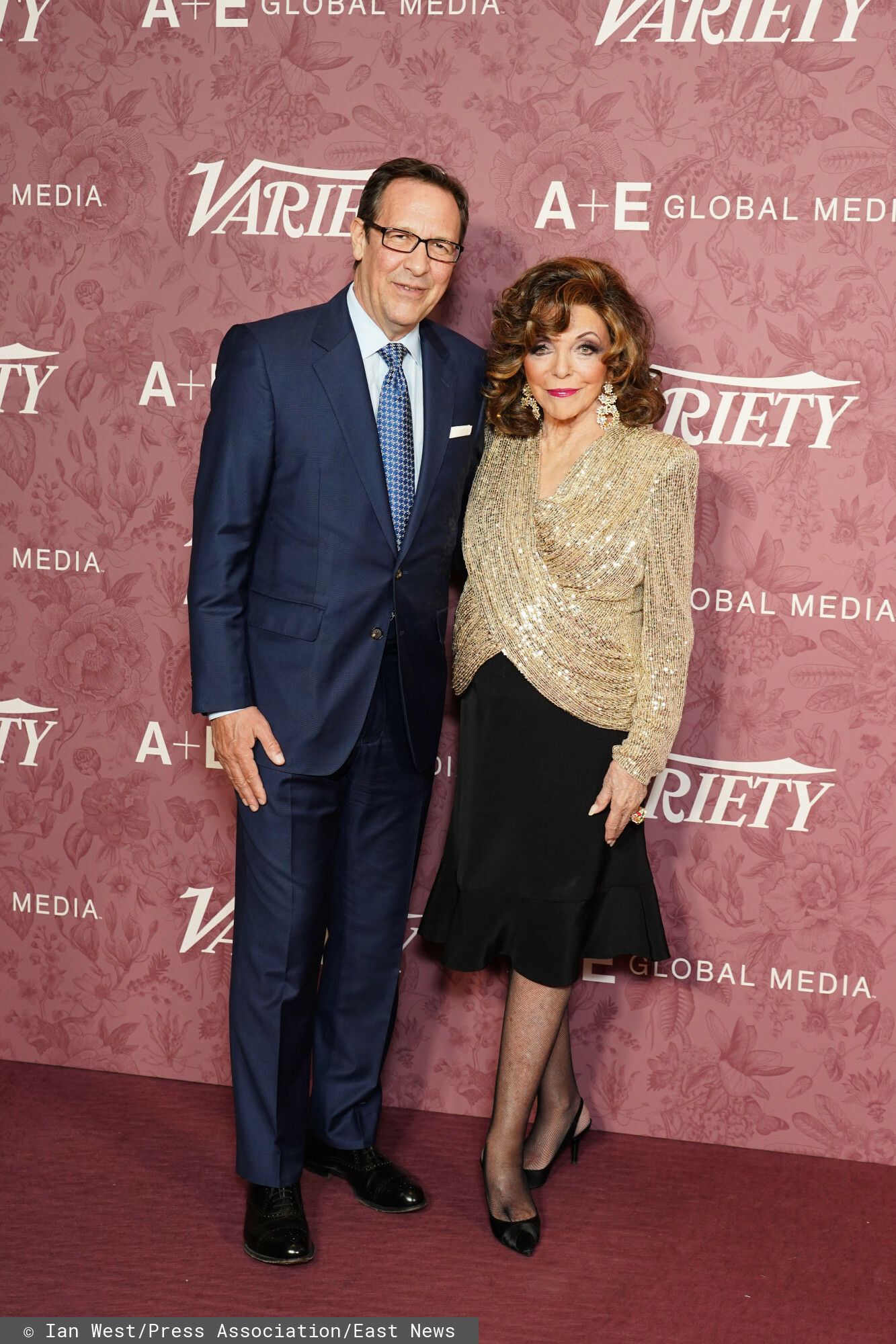 93-letnia Joan Collins pokazała się u boku młodszego o 32 lat męża. "Wygląda na 50-tkę"