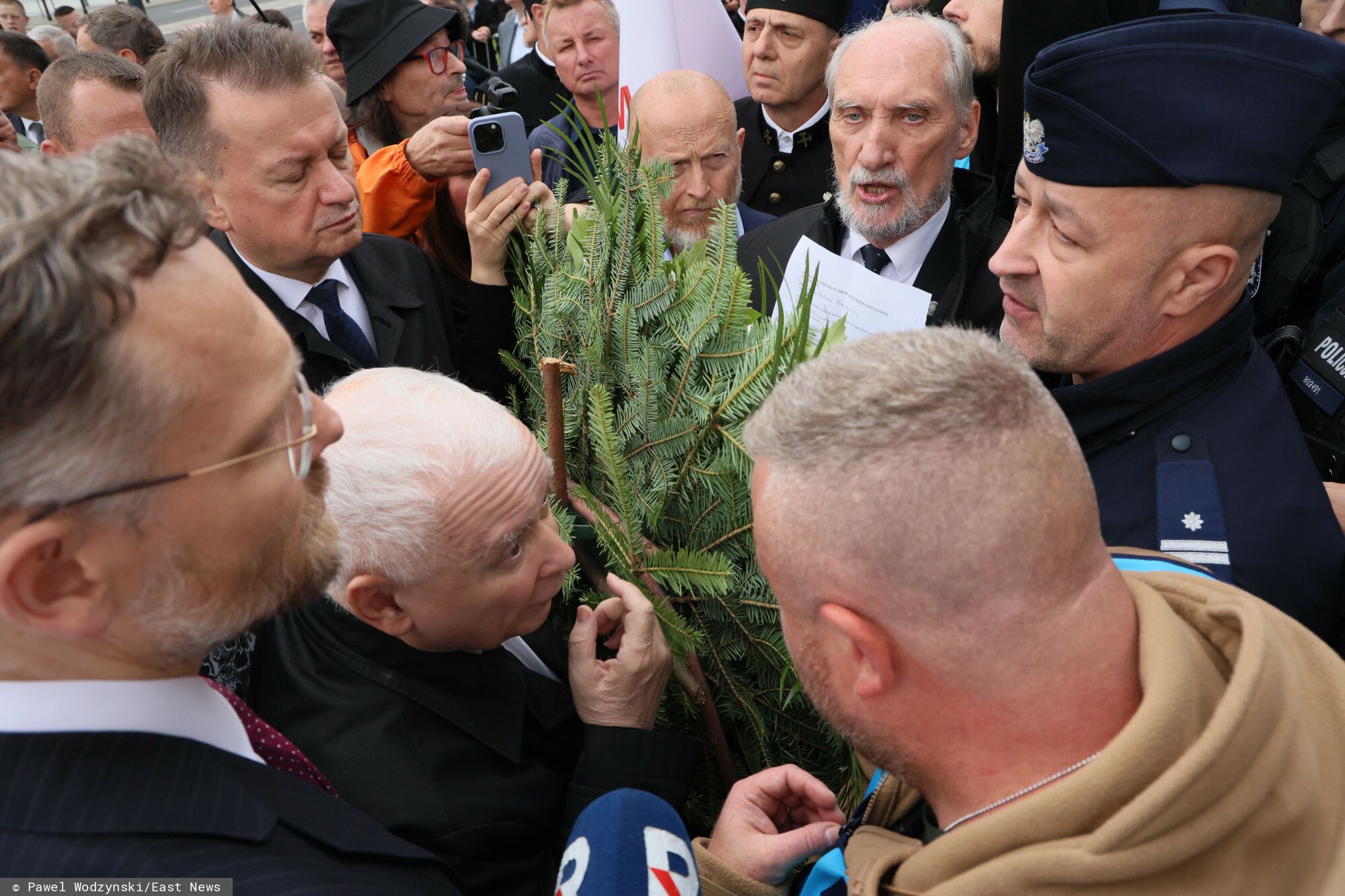 Awantura na miesięcznicy smoleńskiej. Kaczyński starł się z policją