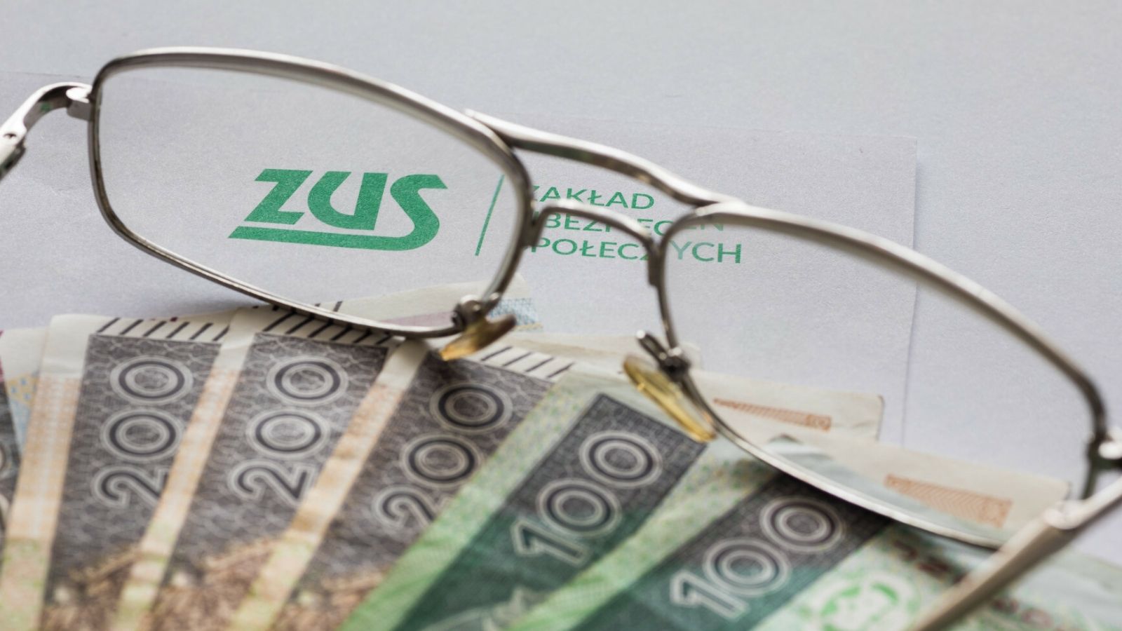 Nie 800, a 2400 zł do końca sierpnia. Te osoby dostaną pieniądze od ZUS