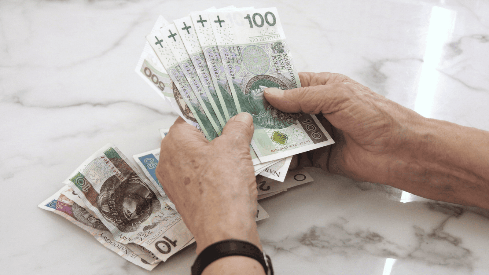 400 zł dodatku dla seniorów. Termin złożenia wniosku mija 29 maja
