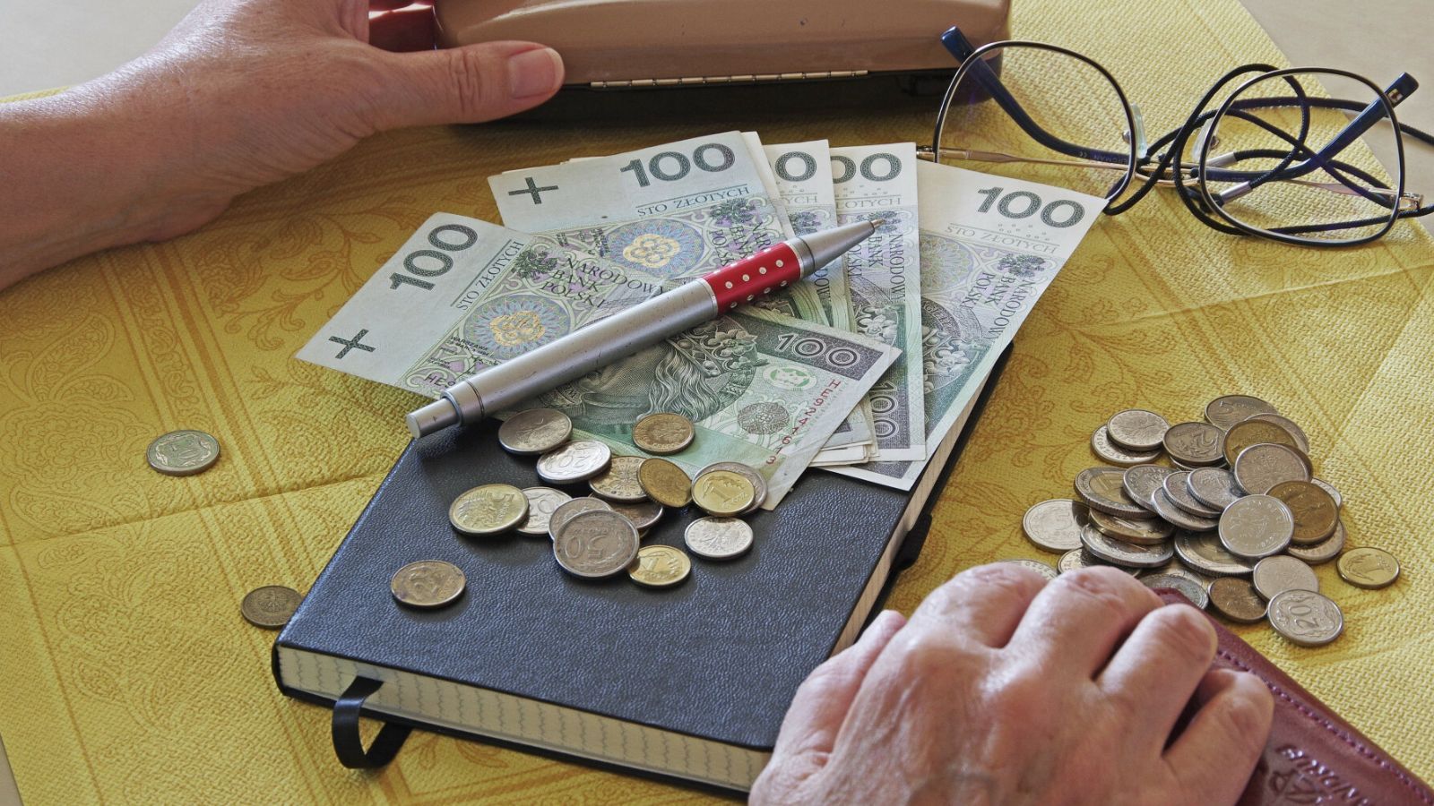 1800 zł dla części emerytów. Pieniądze wpłyną na konto za 3 dni. W marcu kwota jeszcze wzrośnie