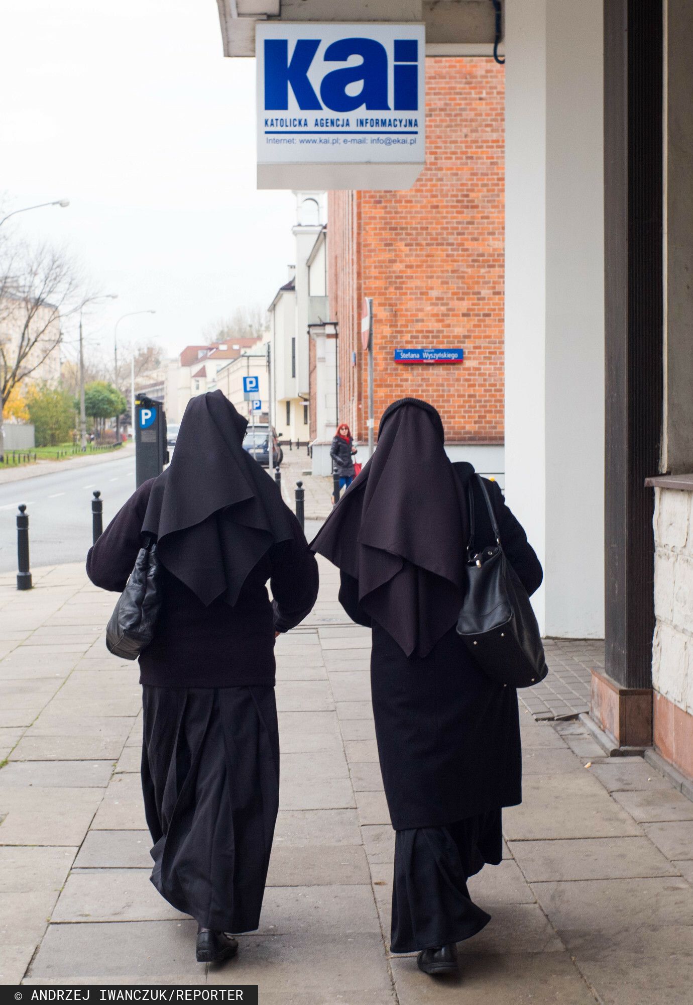Skąd zakonnica bierze pieniądze? Mało kto wie, jak naprawdę wyglądają finanse w polskich klasztorach
