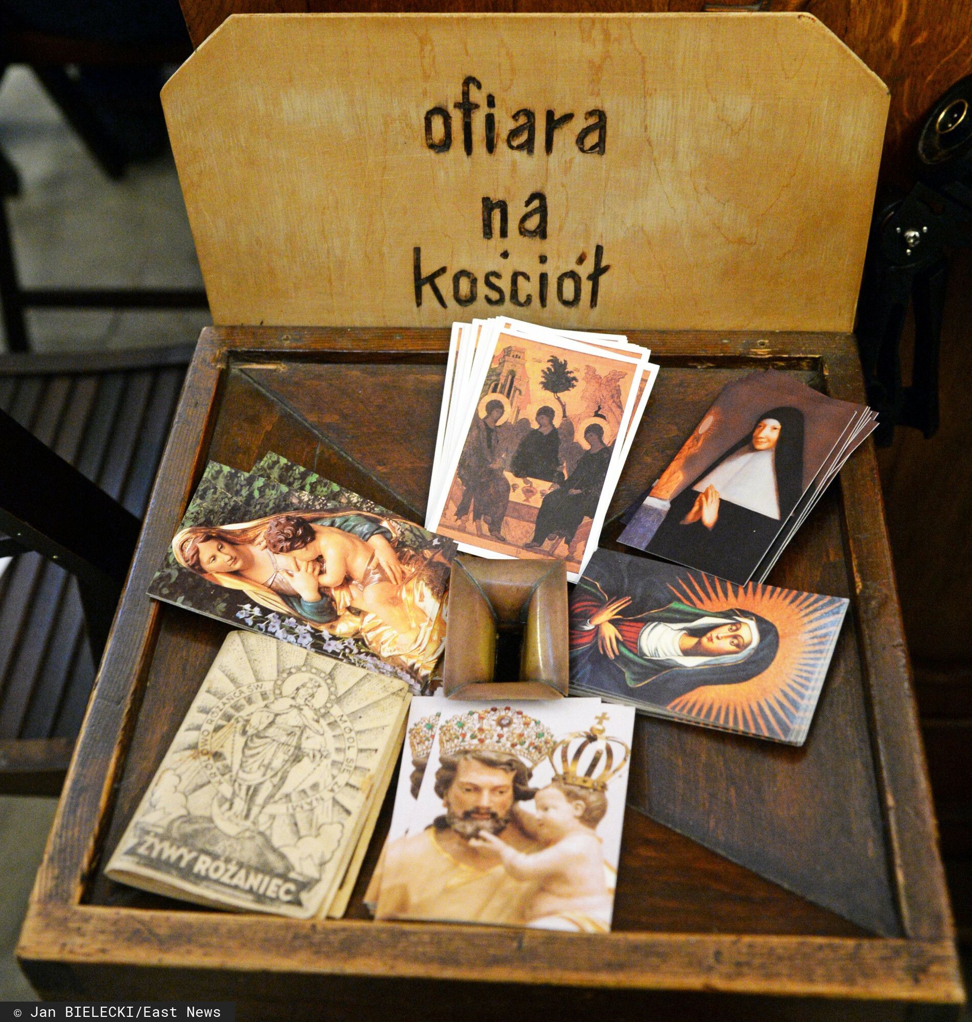 Tyle Polacy dają "na tacę" w kościołach. Parafie ujawniły dane