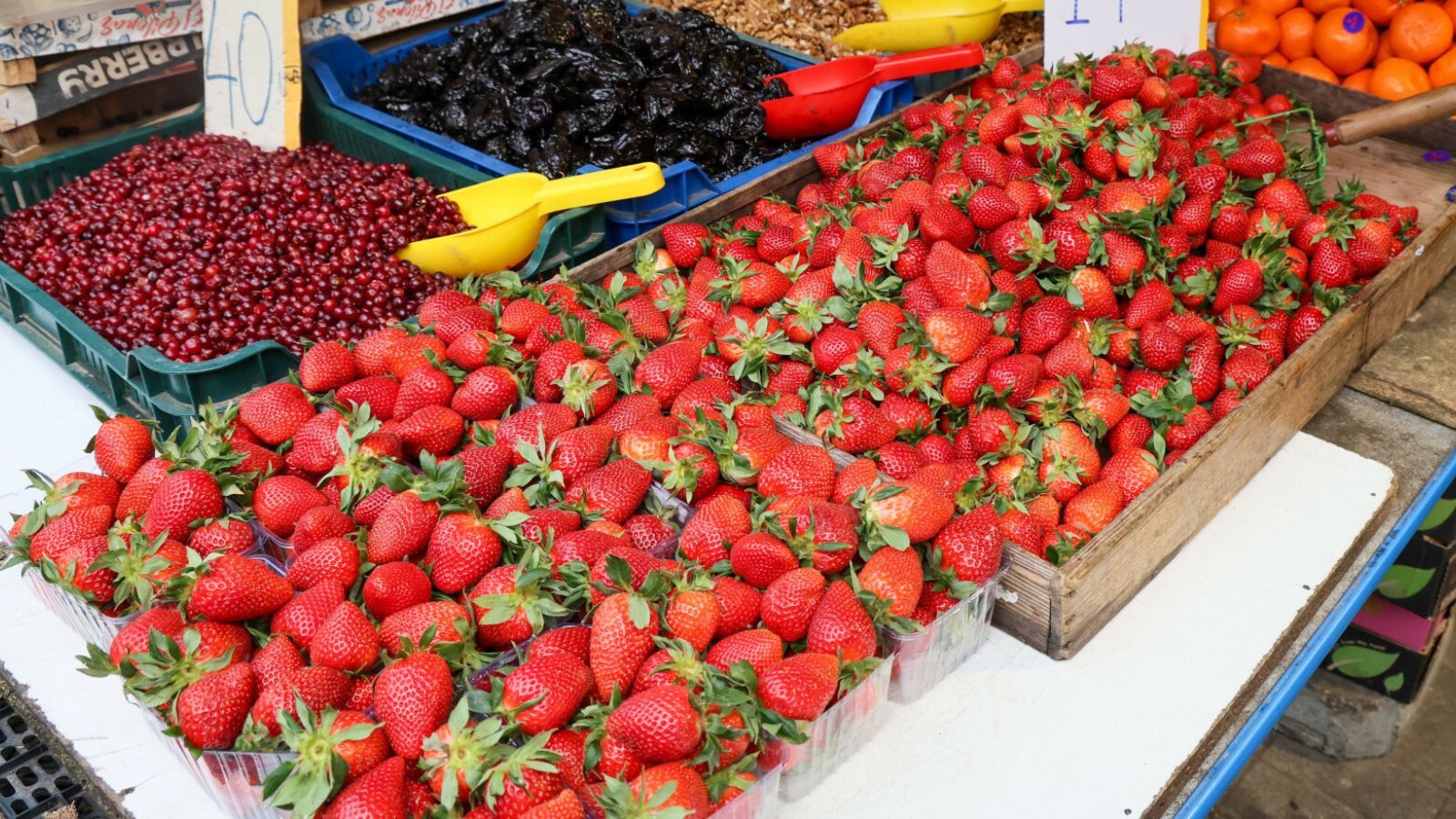 Cena za pierwsze polskie truskawki. Chętnych jednak brakuje. "Poczekam aż będą tańsze"
