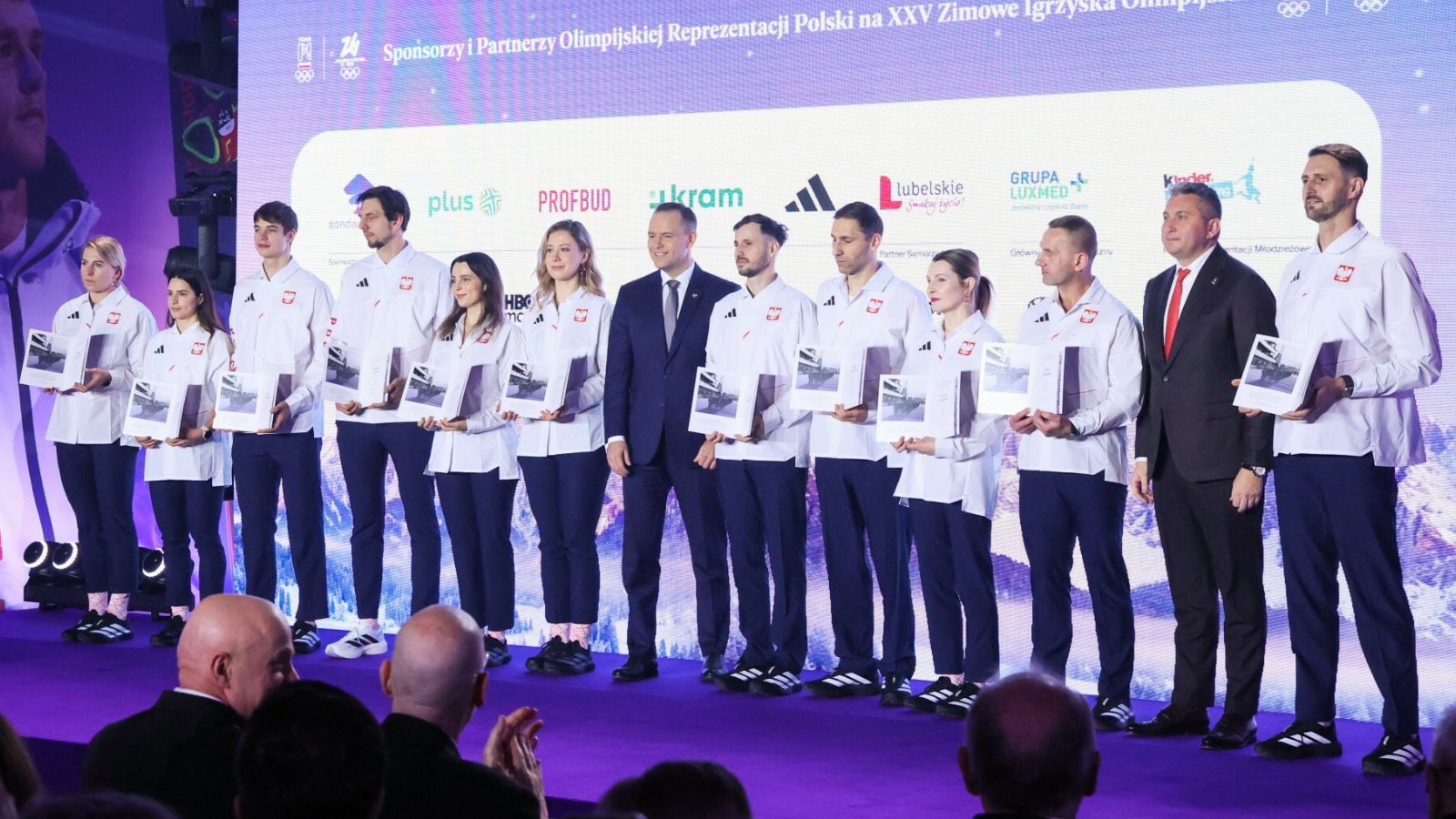 W takich strojach Polacy pokażą się na igrzyskach. Kolekcja już w sprzedaży, ceny mogą zaskoczyć