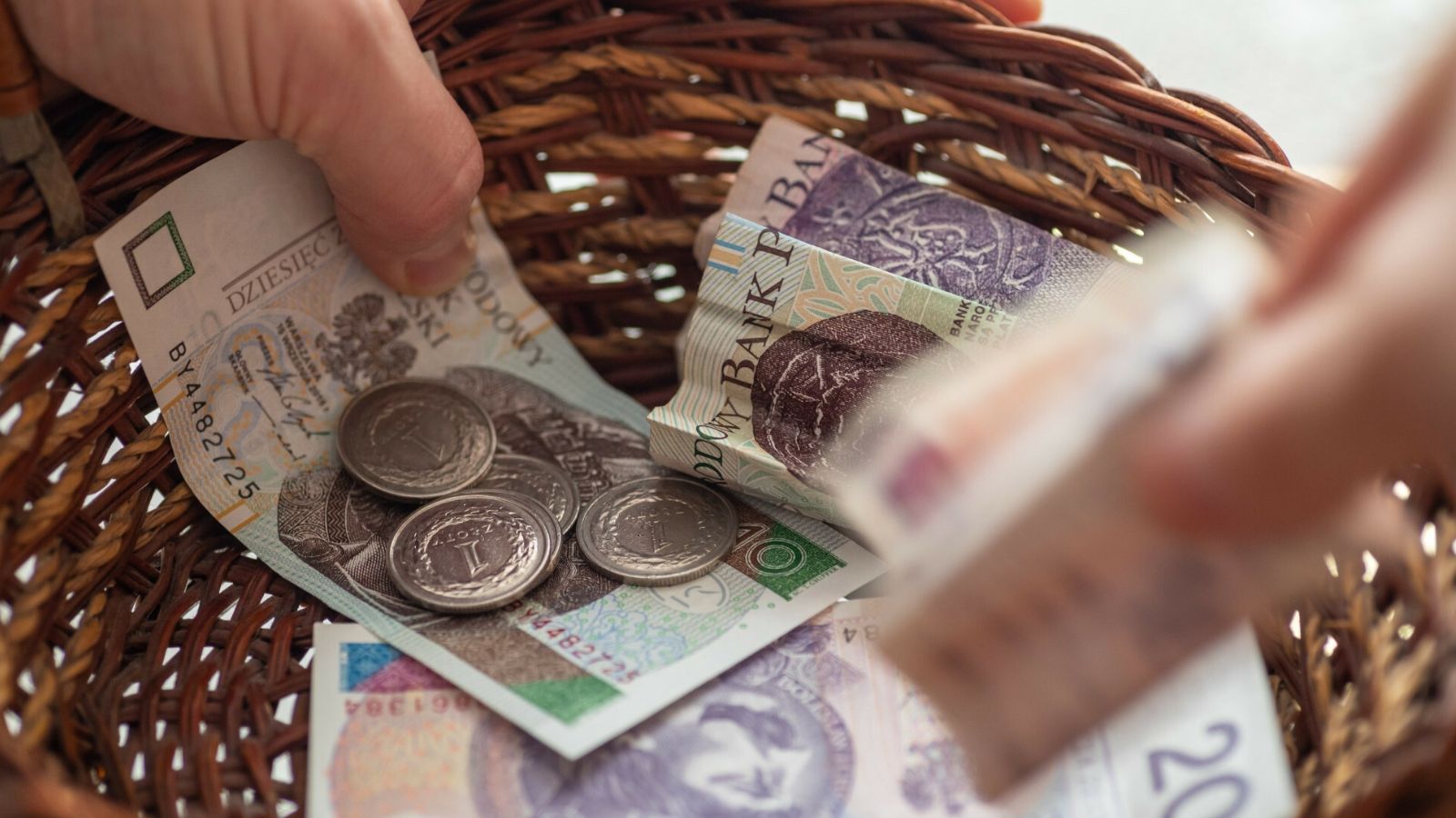 Tyle Polacy dają "na tacę" w kościołach. Parafie ujawniły dane